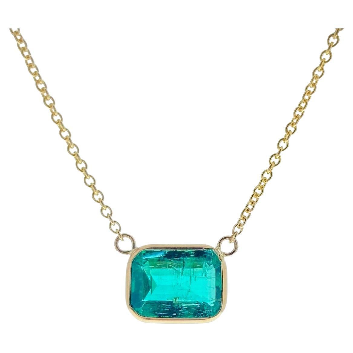 2.12 Carat Green Emerald Oct Cut Fashion Necklaces In 14K Yellow Gold For Sale