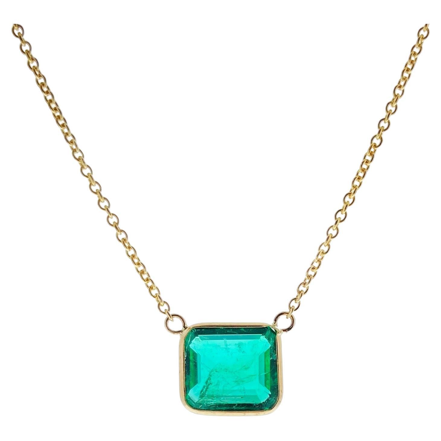 2.12 Carat Green Emerald Oct Cut Fashion Necklaces In 14K Yellow Gold For Sale