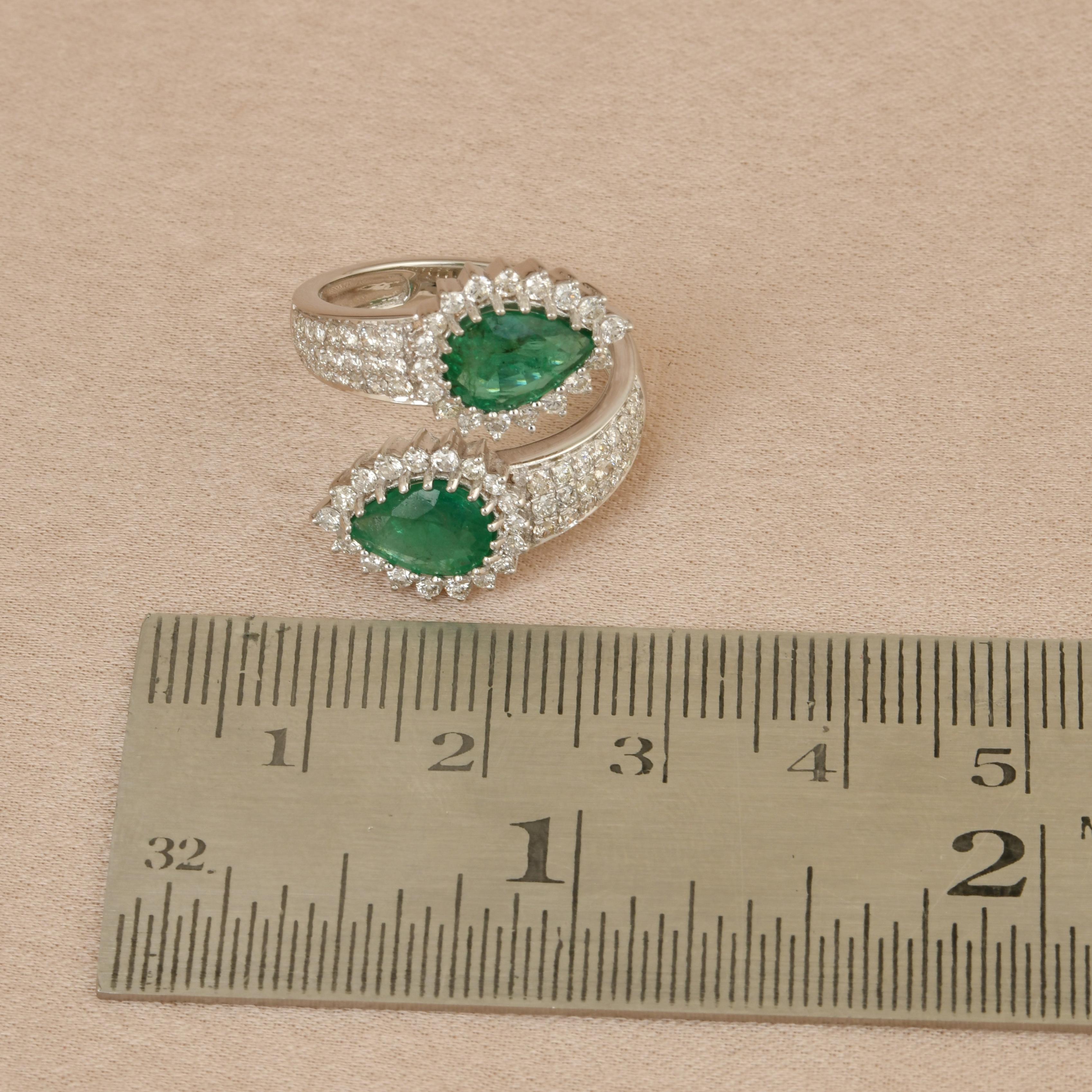 2,12 Karat birnenförmiger sambischer Smaragd-Wickelring 0,90 Karat Diamant Pave 18k Weißgold Damen im Angebot