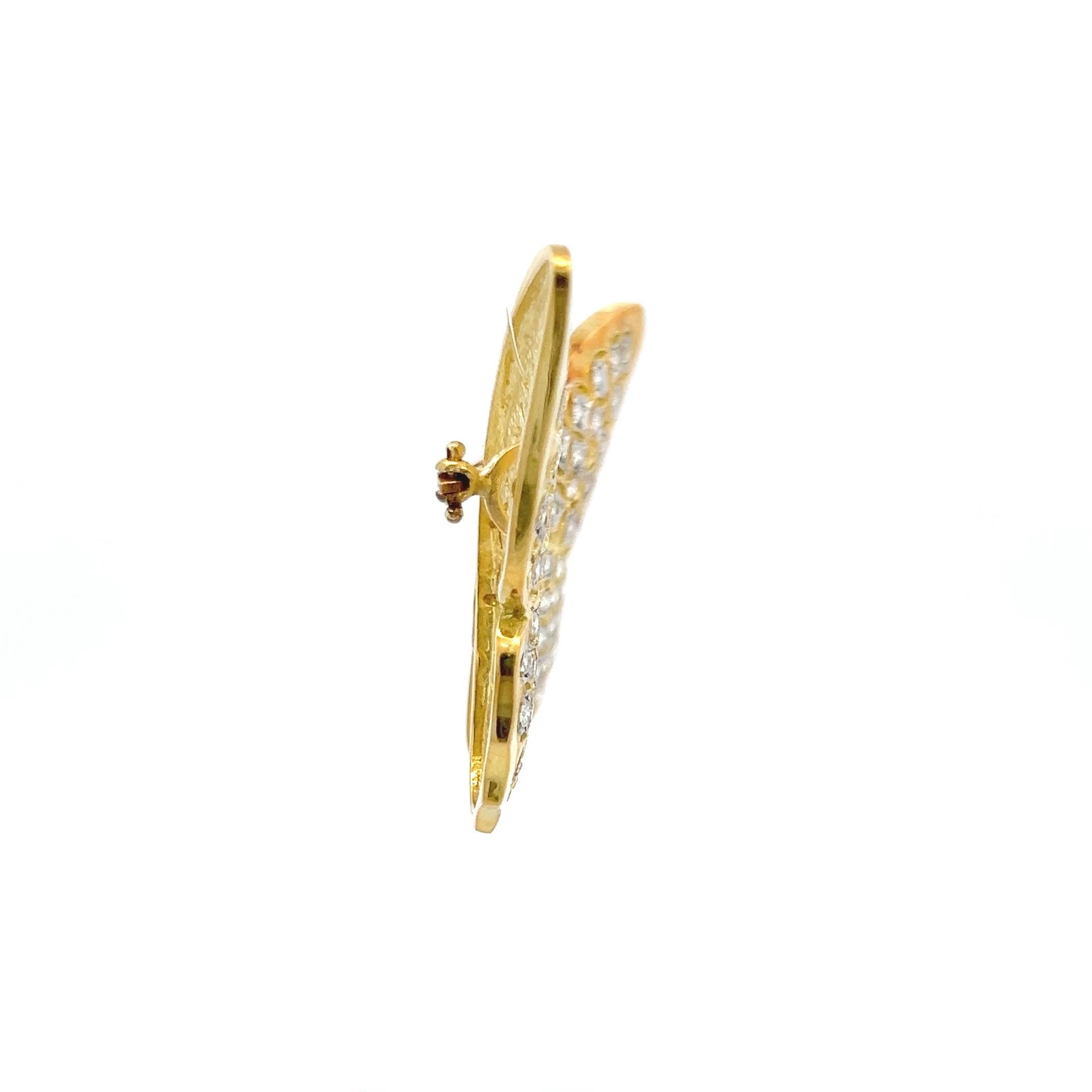 Titre :
2.12 Carat Round Brilliant G VS Diamond 1.00 Carat Oval Shape Ruby 0.10 Carat X Emerald 18 Karat Yellow Gold Pin Brooch
Le style :
Épingle
Métal :
Or jaune 18 carats
Pierre précieuse 1 :
Diamant de 2,12 carats
Nombre de pierres :
78
Couleur