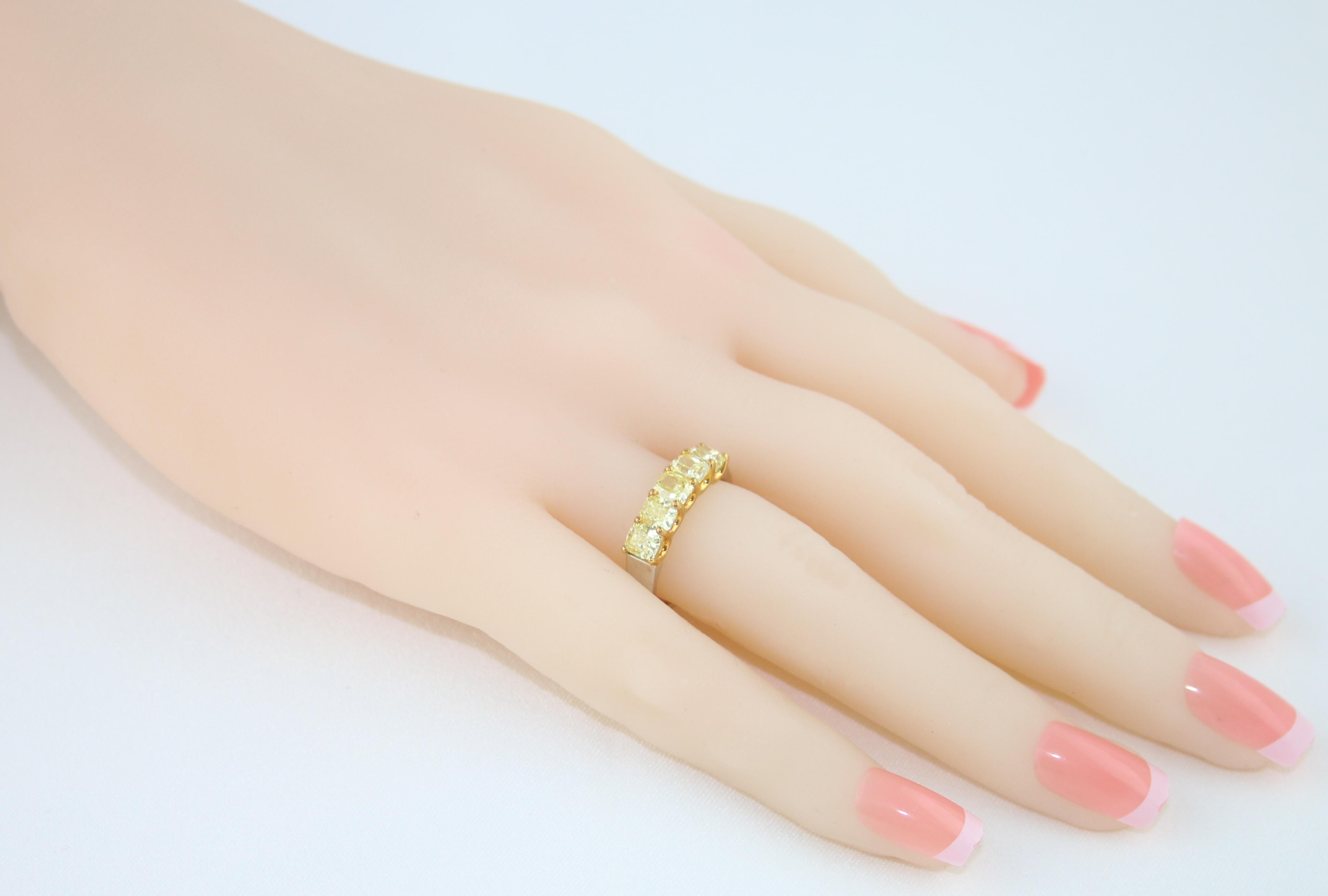 2,12 Karat Diamant Kissenschliff Ausgefallener Gelb 5-Stein Gold Platin Halbband Ring im Zustand „Neu“ im Angebot in New York, NY