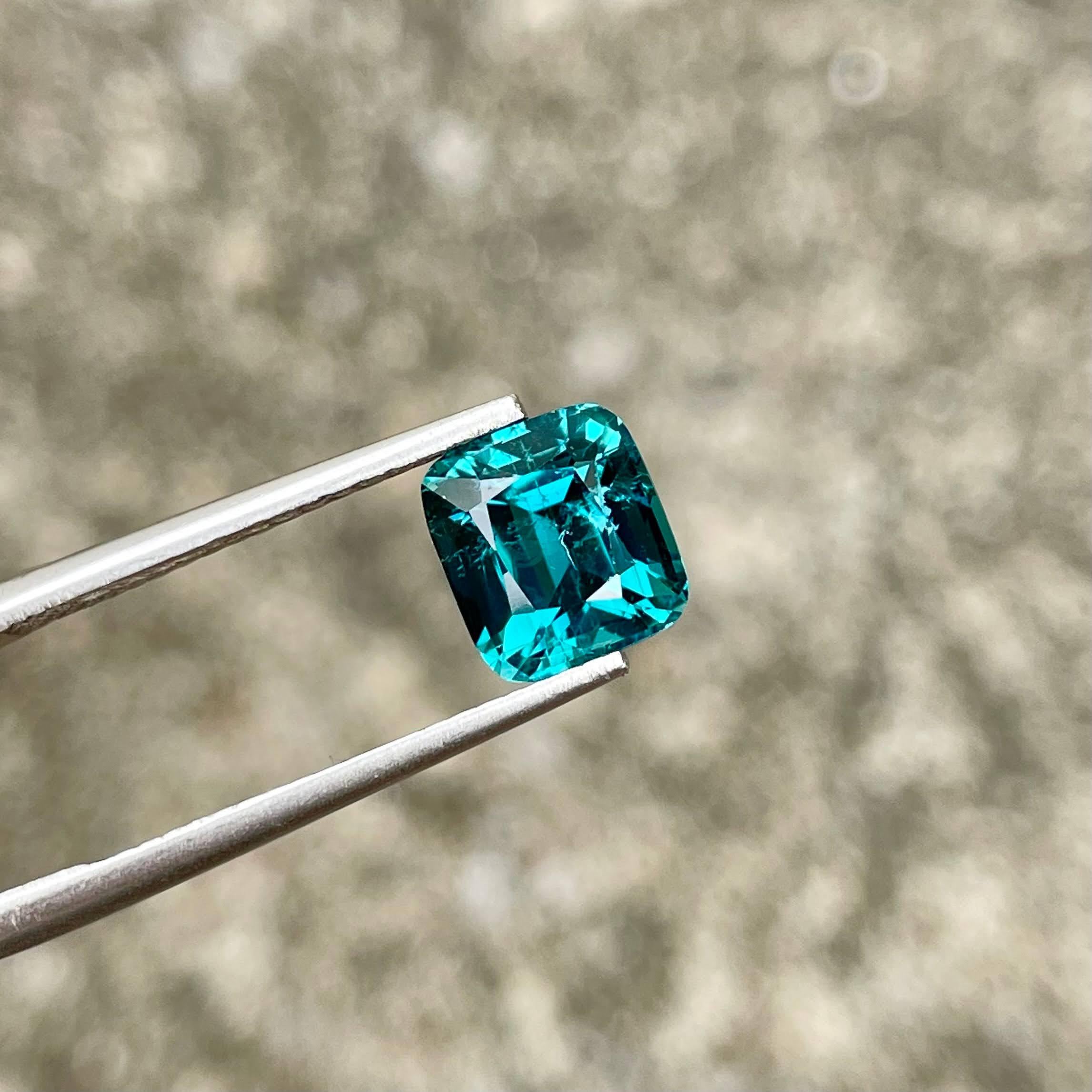 Moderne Pierre précieuse afghane taille coussin de 2,12 carats tourmaline bleu lagon en vente