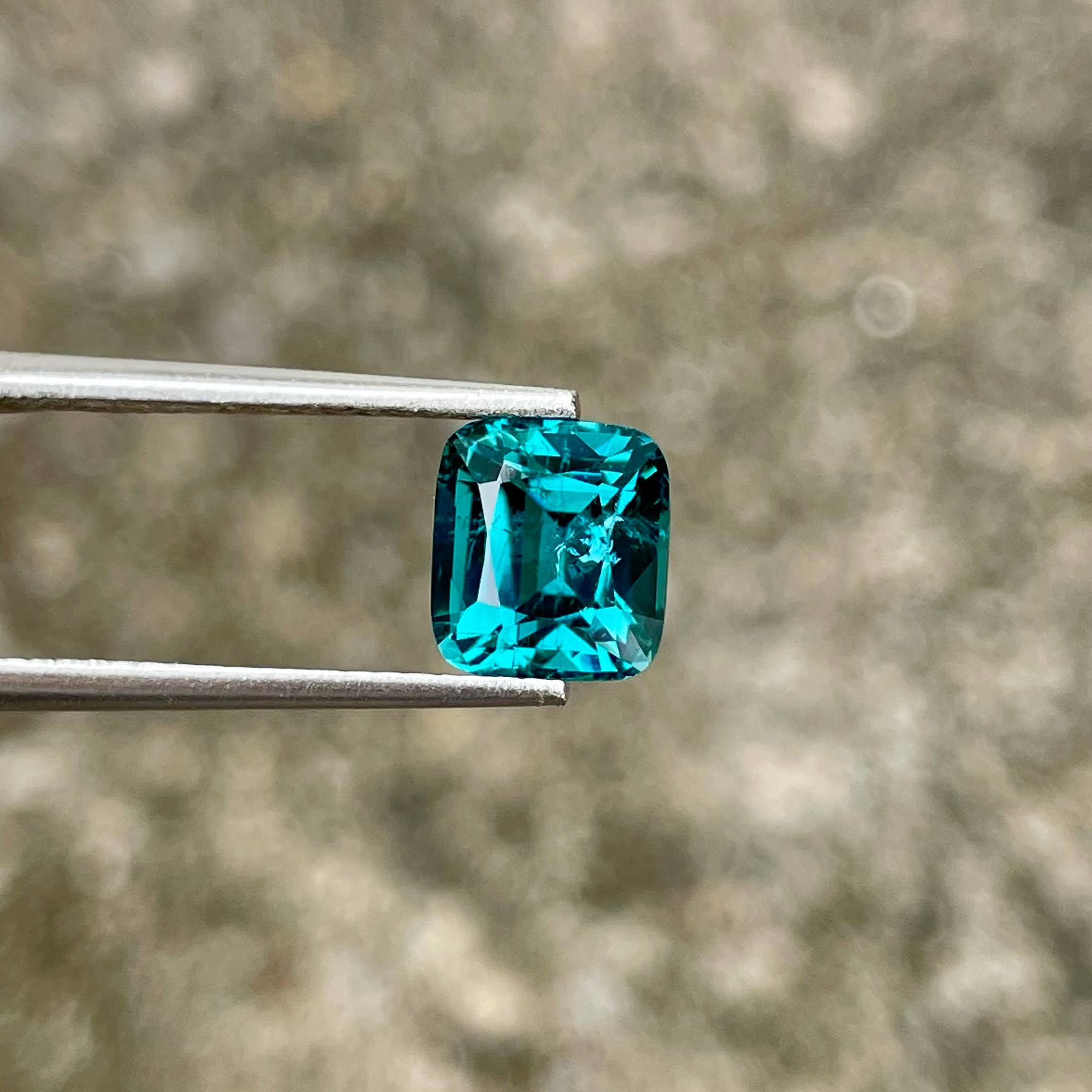 Taille coussin Pierre précieuse afghane taille coussin de 2,12 carats tourmaline bleu lagon en vente
