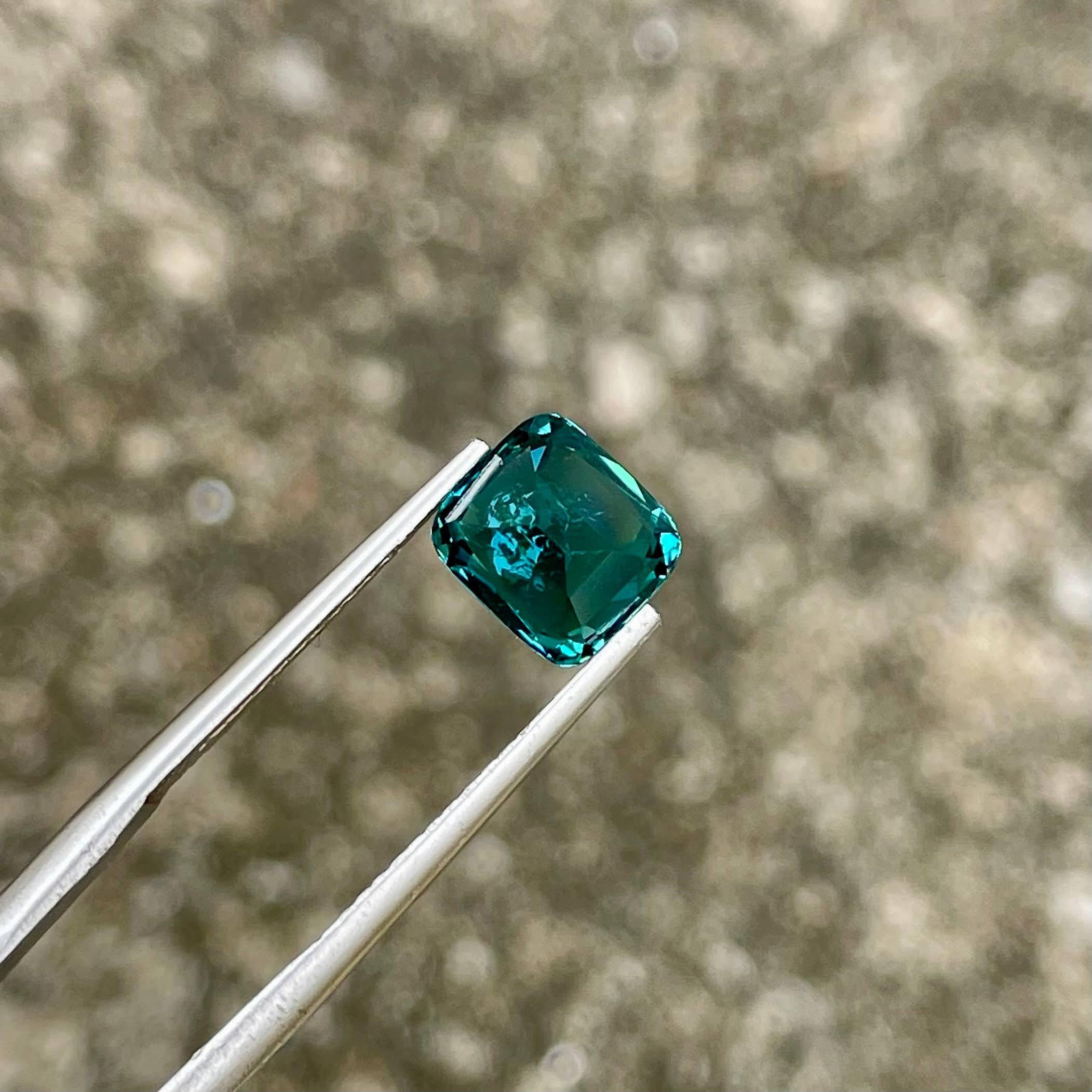 Pierre précieuse afghane taille coussin de 2,12 carats tourmaline bleu lagon Unisexe en vente