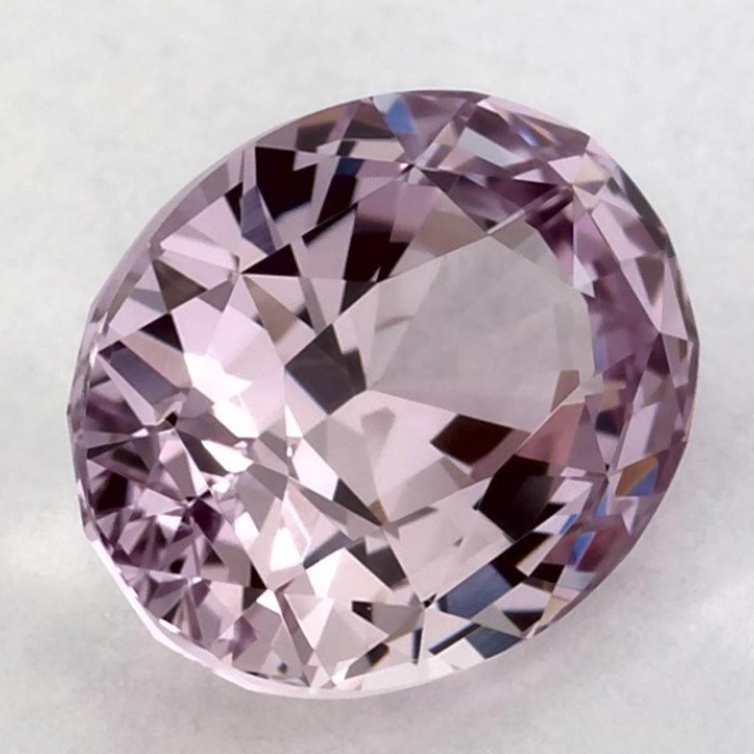 Ce saphir rose naturel offre élégance et sophistication. Avec sa riche saturation de couleurs et sa coupe précise, il constitue la pièce maîtresse parfaite pour une bague de fiançailles ou une conception de bijoux de luxe.

Ce saphir provient du Sri