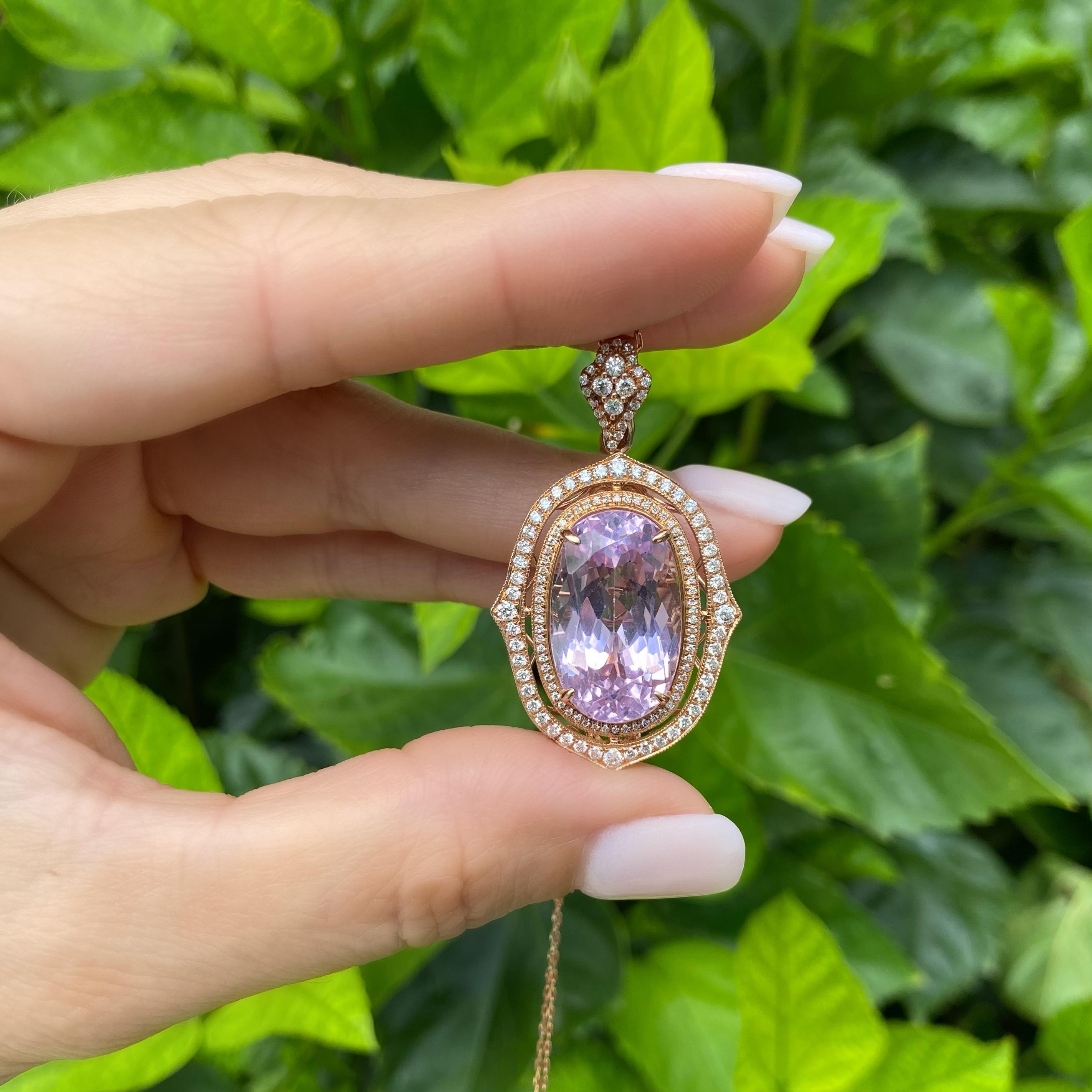 Collar colgante de oro rosa con kunzita y diamantes de 21,20 quilates Estate Fine Jewelry Modernista en venta