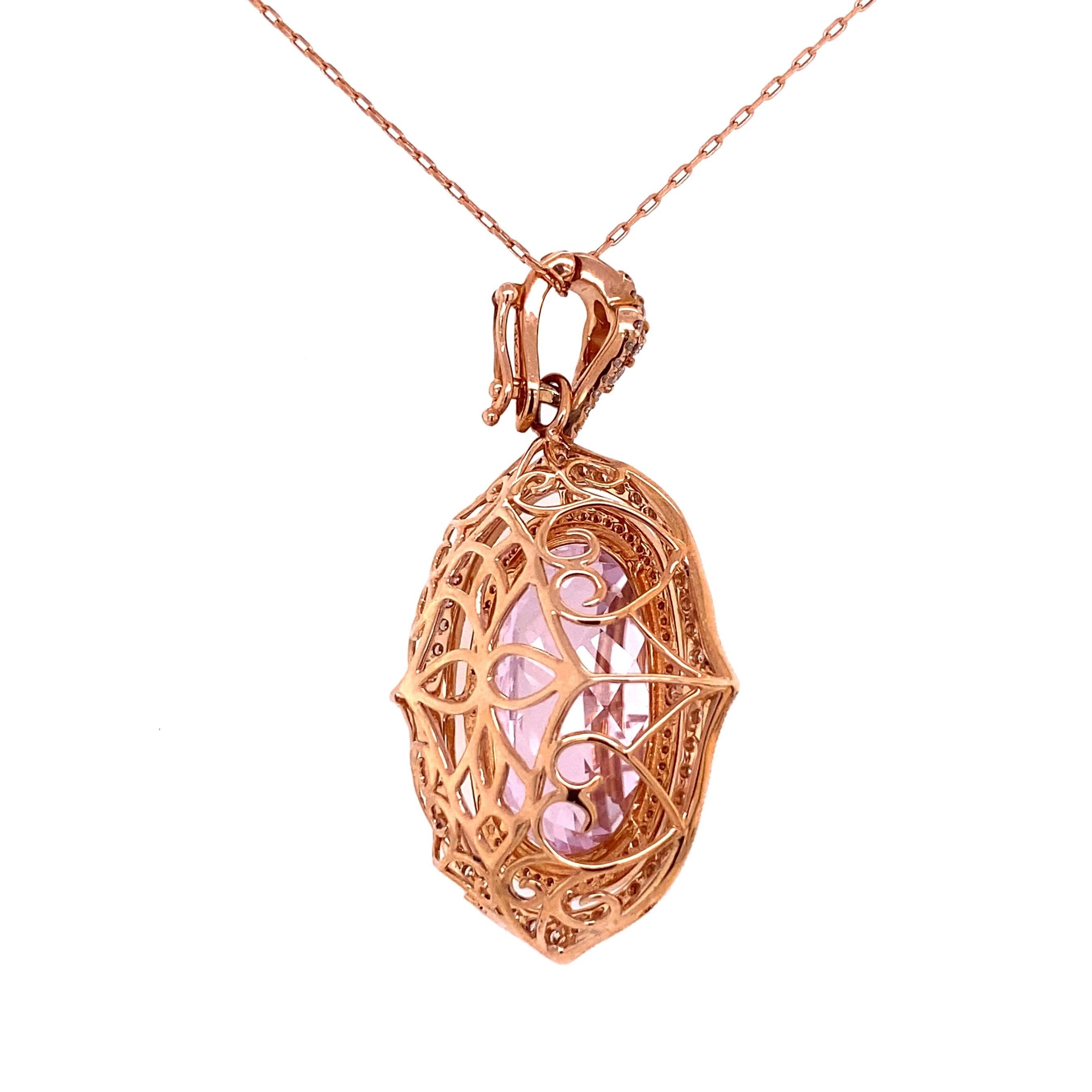 Collar colgante de oro rosa con kunzita y diamantes de 21,20 quilates Estate Fine Jewelry en Excelente estado para la venta en Montreal, QC