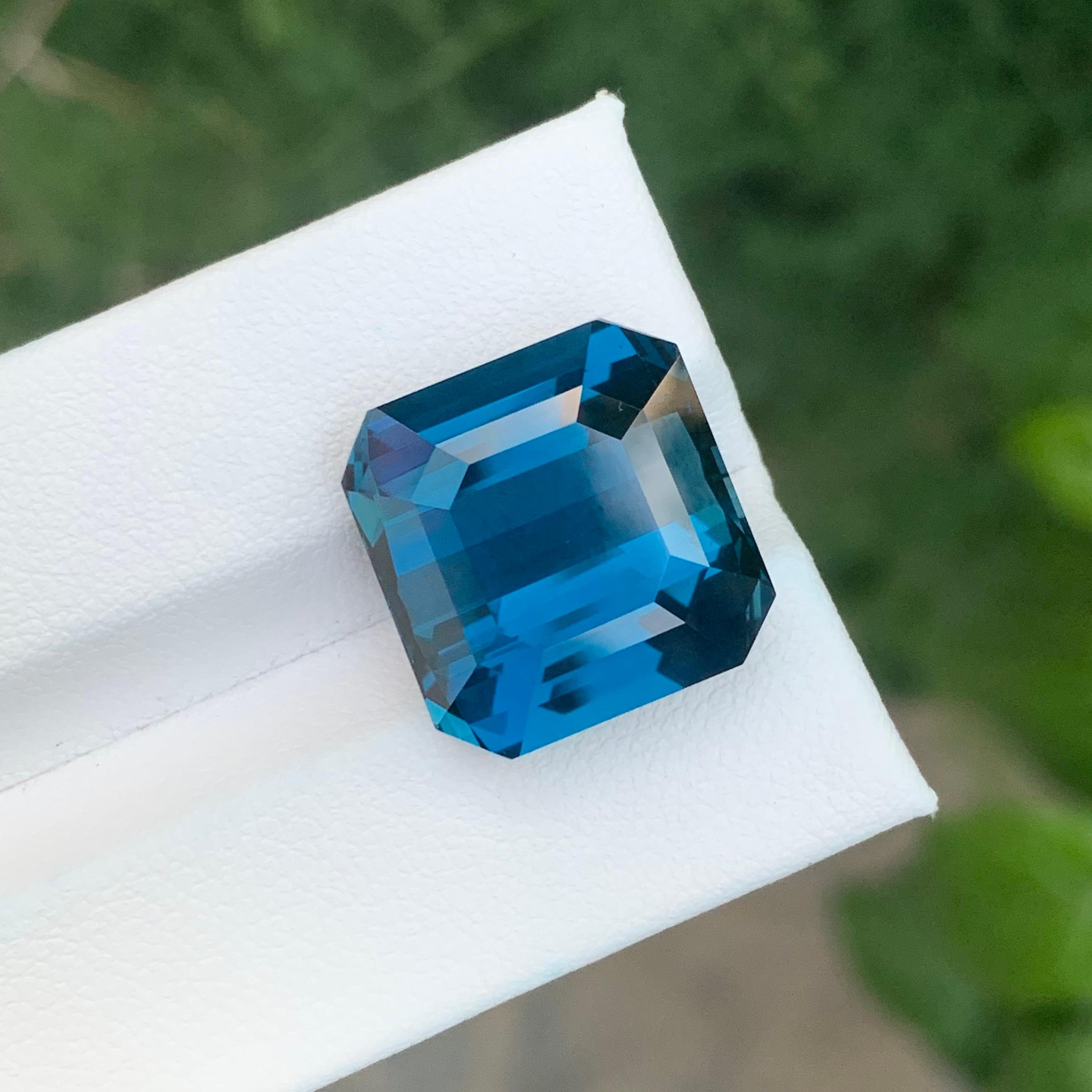 Topazio blu di Londra sfuso

Peso: 21,25 carati
Dimensioni: 15,2 x 15,6 x 9,3 mm
Origine: Brasile
Forma: Ottagono 
Colore: Blu intenso
Certificato: Su richiesta del cliente

Il Topazio Blu di Londra è un'affascinante varietà di topazio rinomata per