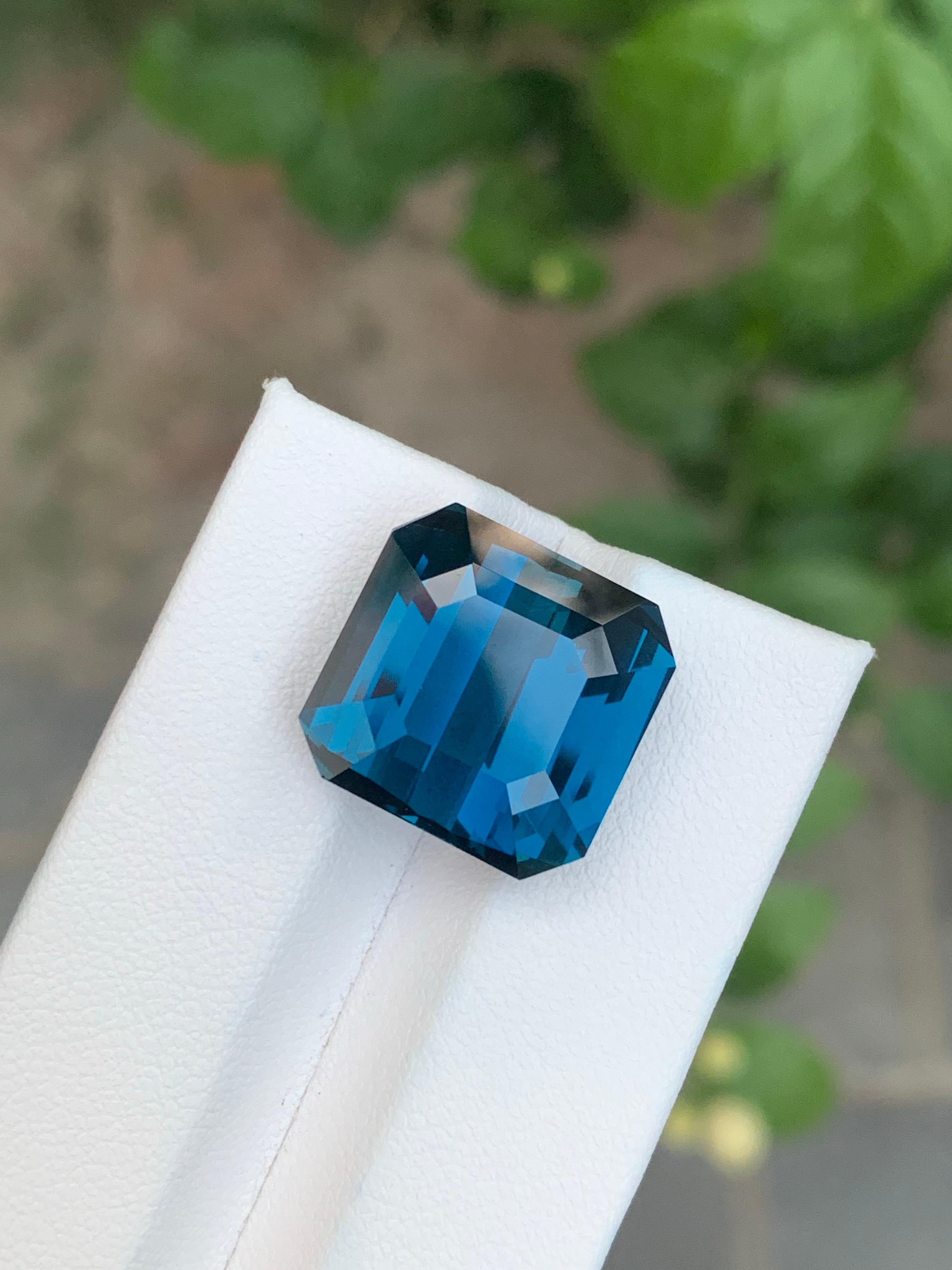 Gemma di forma ottagonale di Topazio Blu di Londra naturale da 21,25 carati In condizioni Nuovo in vendita a Peshawar, PK