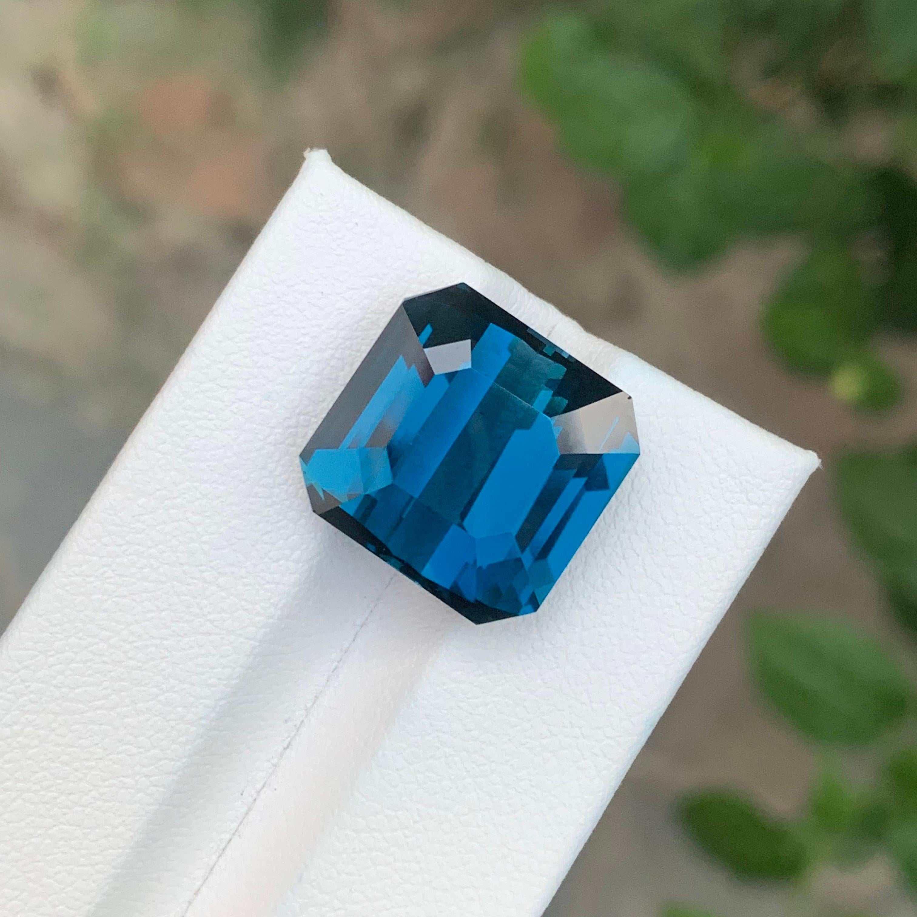 Gemma di forma ottagonale di Topazio Blu di Londra naturale da 21,25 carati in vendita 1