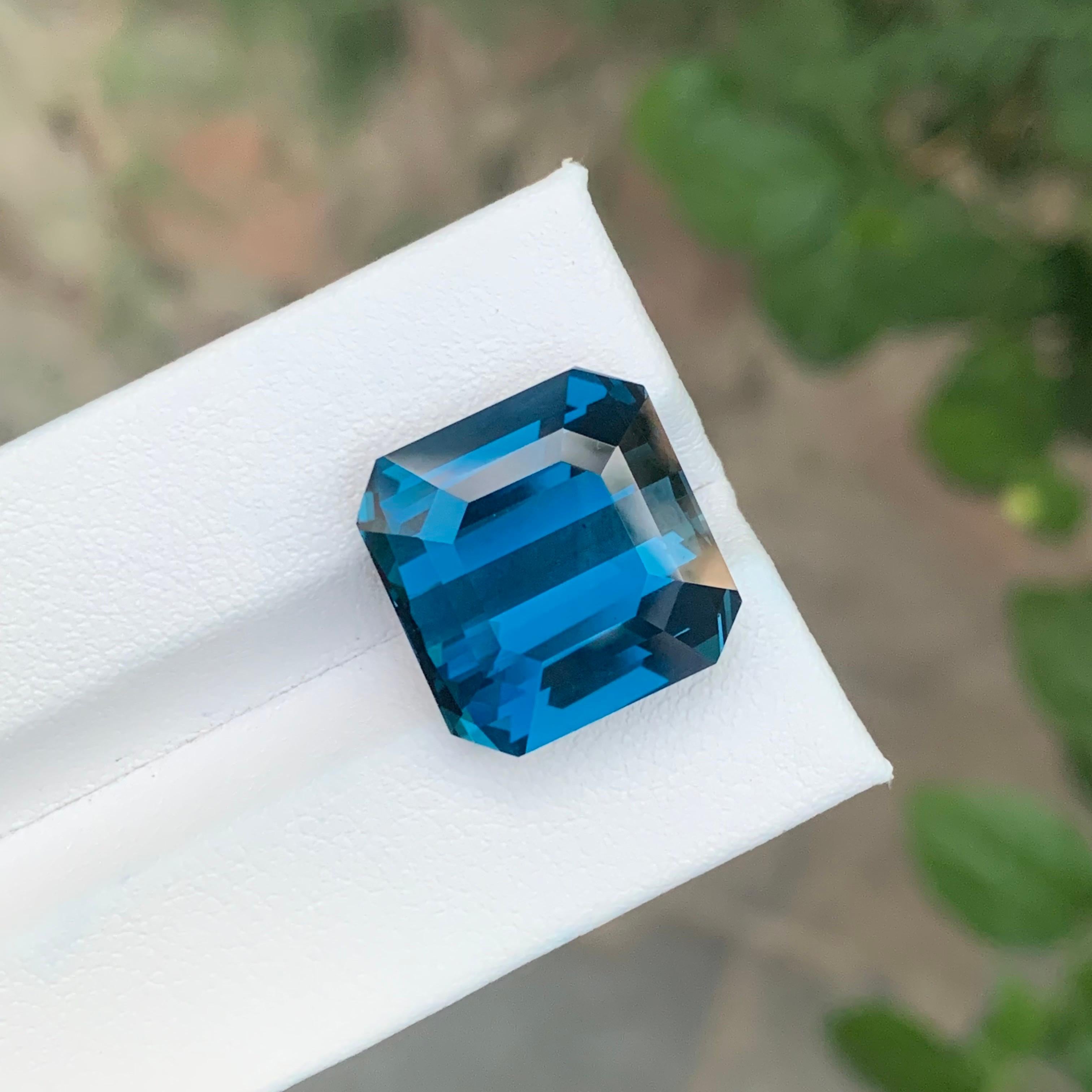 Gemma di forma ottagonale di Topazio Blu di Londra naturale da 21,25 carati in vendita 2