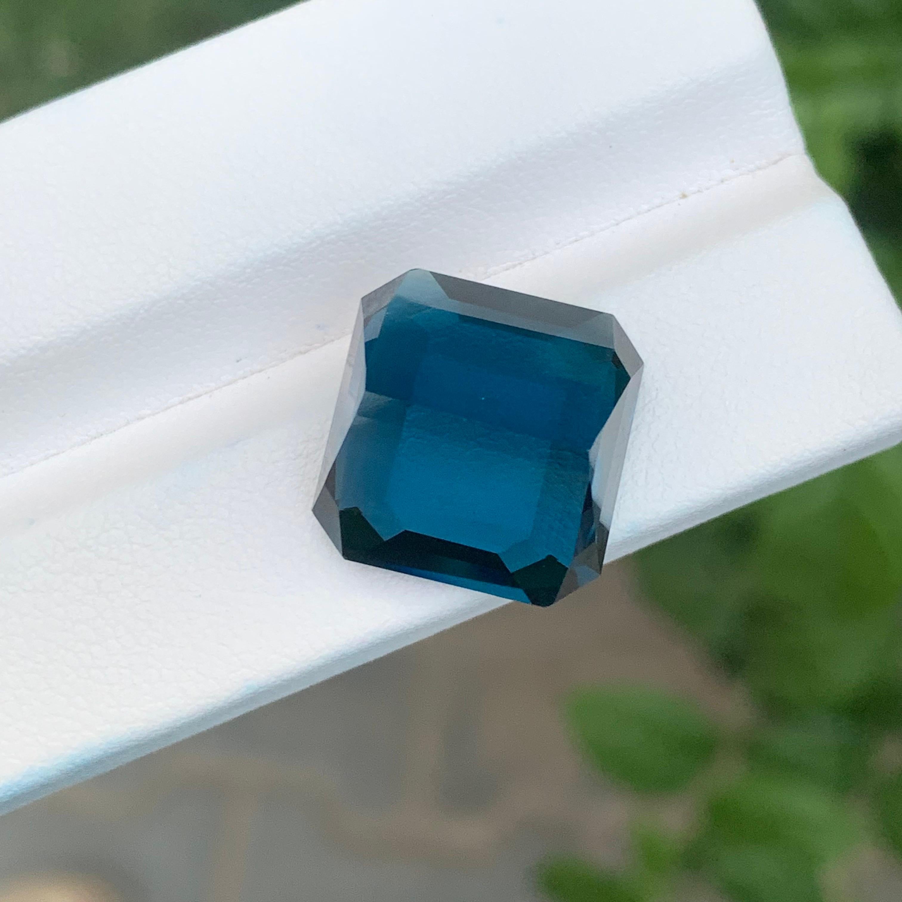Gemma di forma ottagonale di Topazio Blu di Londra naturale da 21,25 carati in vendita 3