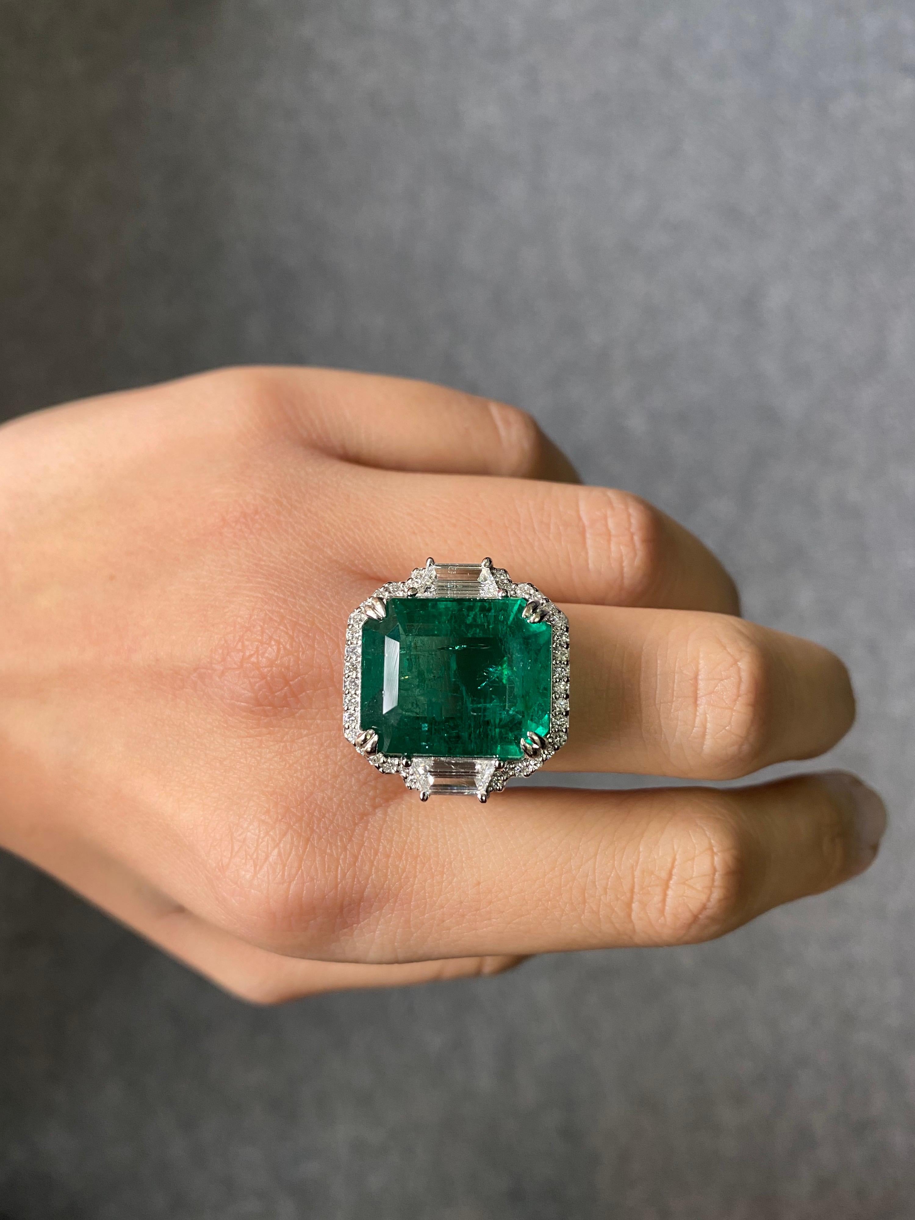 Modern Certified 21.27 Carat Emerald and Diamond Three Stone Cocktail Ring