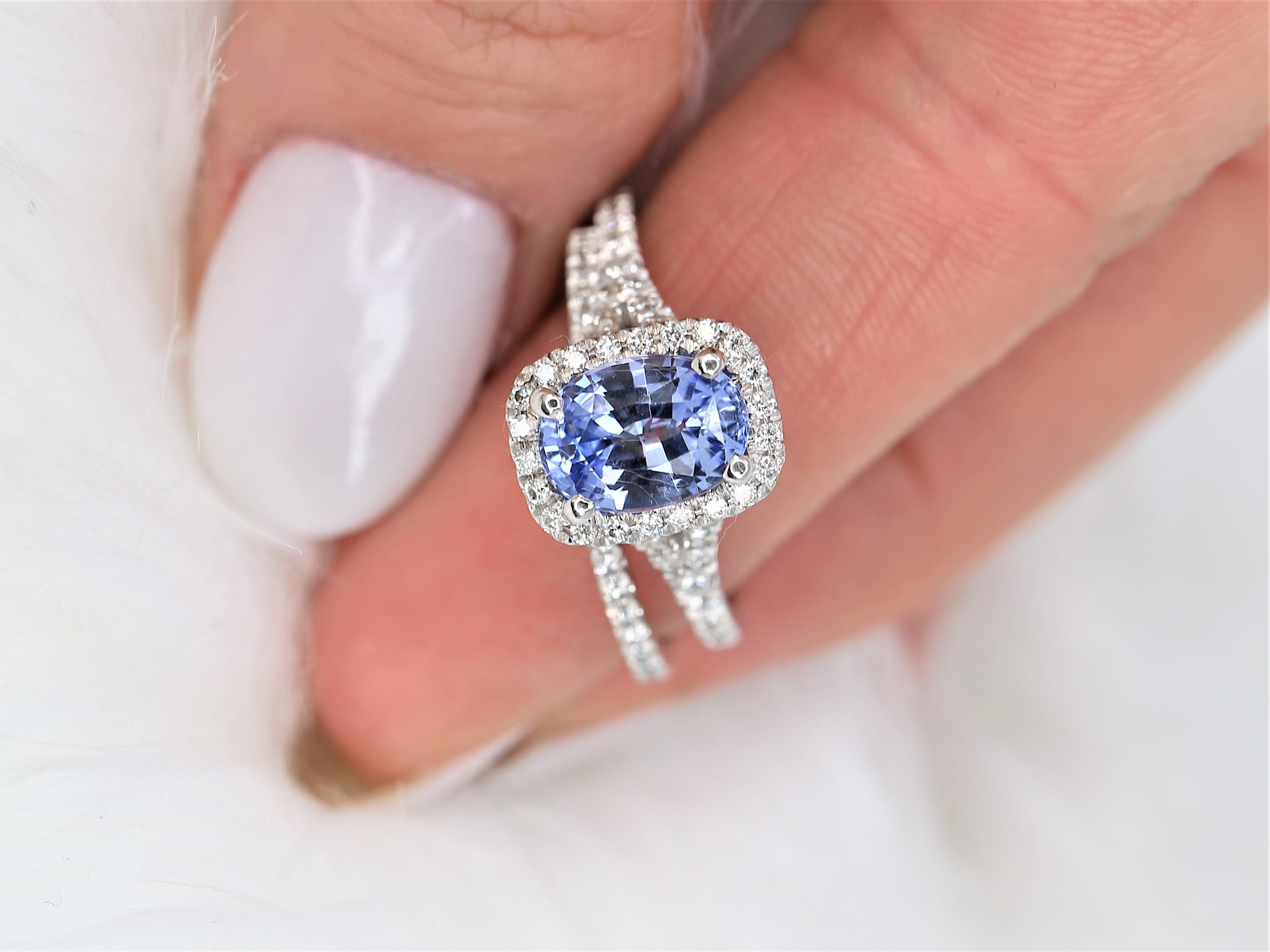 Oval Cut 2.12ct Avery 14kt Cornflower Blue Sapphire Diamond Split Shank Halo Bridal Set For Sale