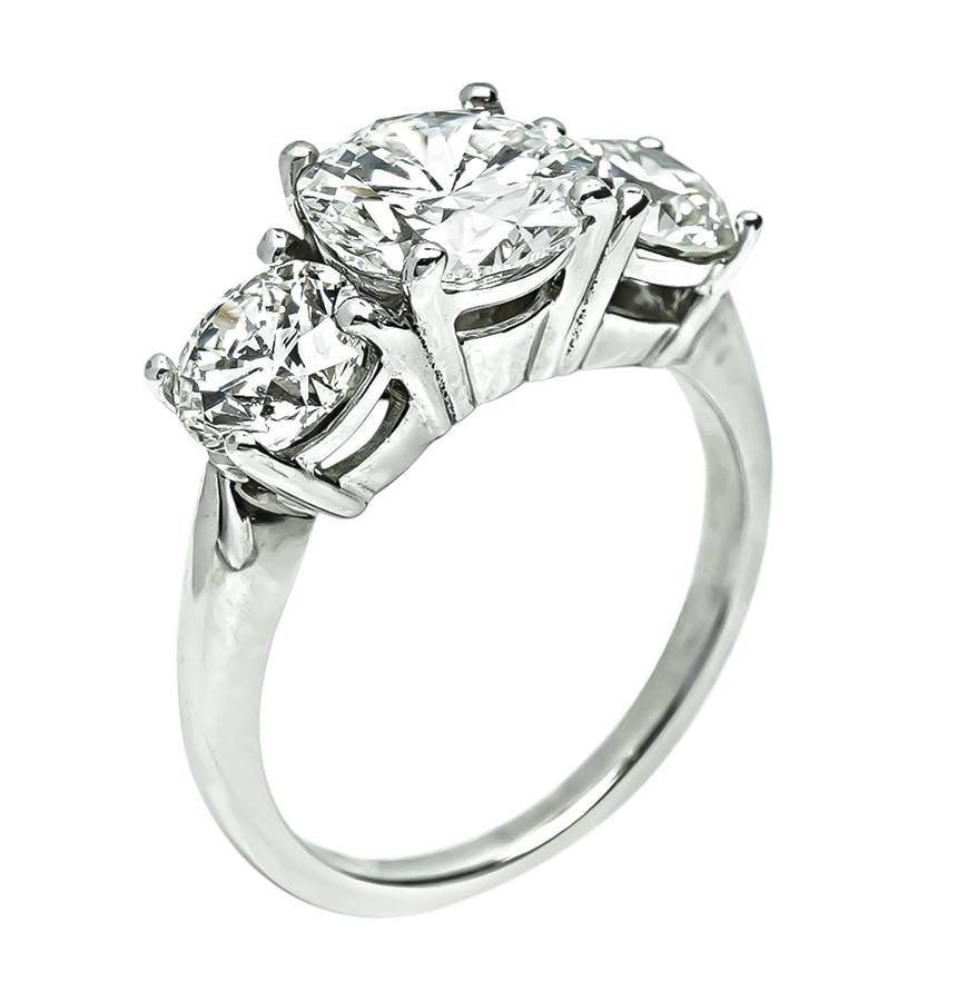 2.12ct Center Diamond 2.01ct Side Diamond Engagement Ring (Rundschliff) im Angebot