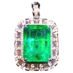 Used 21.2ct Emerald Diamond Necklace with Duel Use as a Ring 18 Karat White Gold