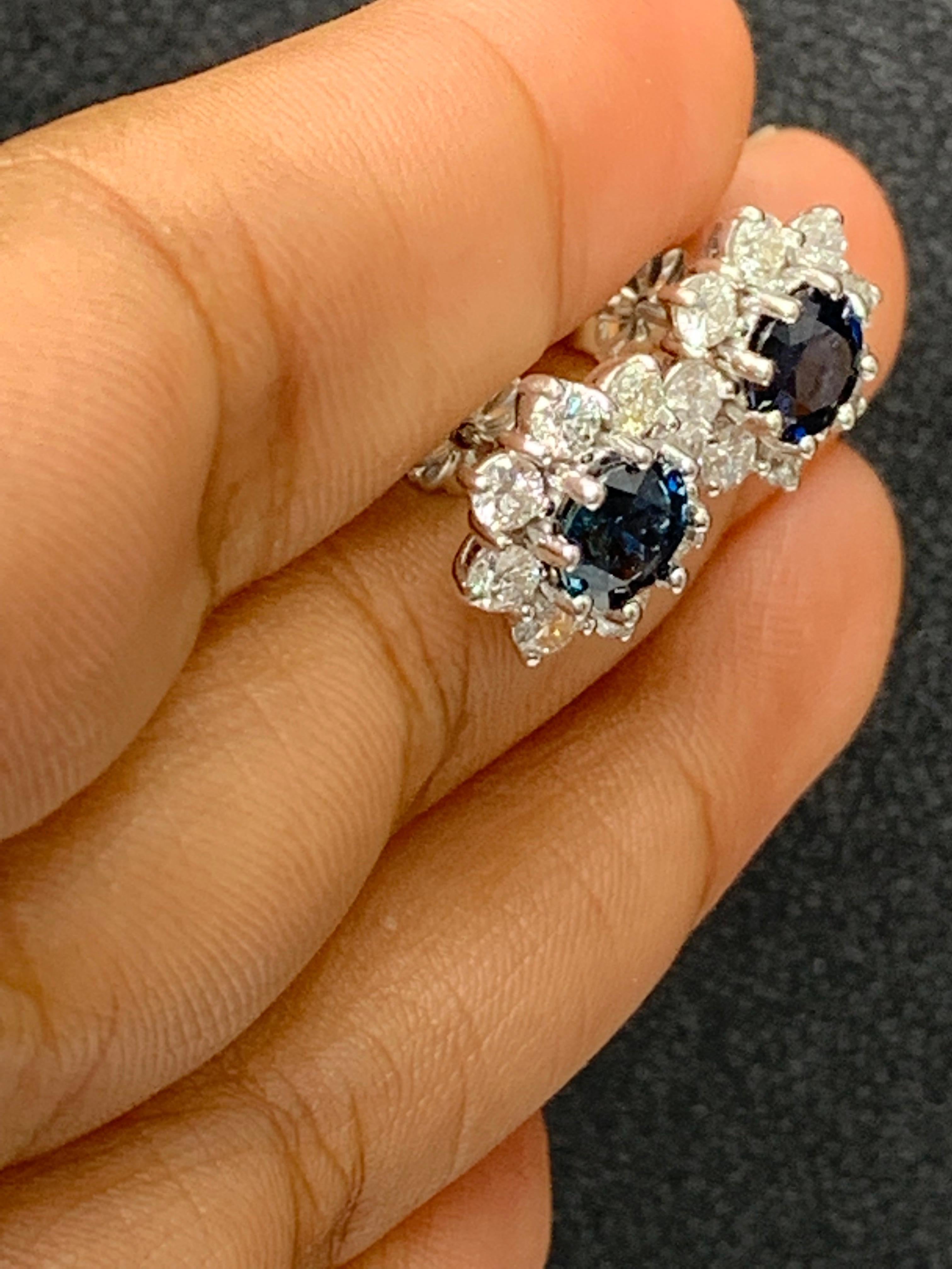 Clous d'oreilles en or blanc 14 carats avec saphir bleu taille brillant de 2,13 carats et diamants Pour hommes en vente