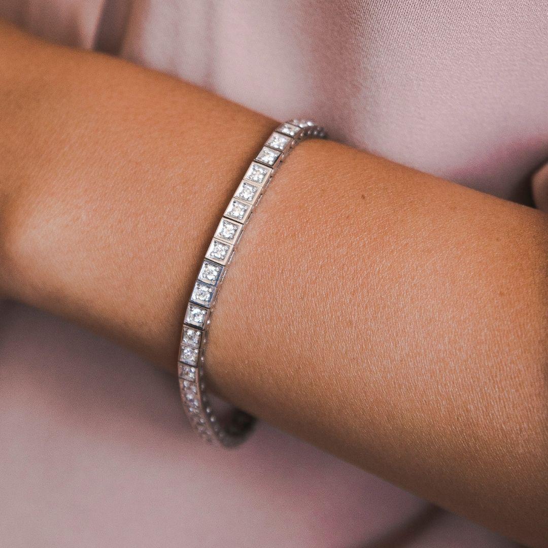 2.13 Carat Diamond Tennis Bracelet in 14 Karat White Gold - Shlomit Rogel

Elegant and timeless, this 2.1 Carat diamond tennis bracelet will pat down for generations. Crafted from 14k white gold, this classic diamond tennis bracelets features