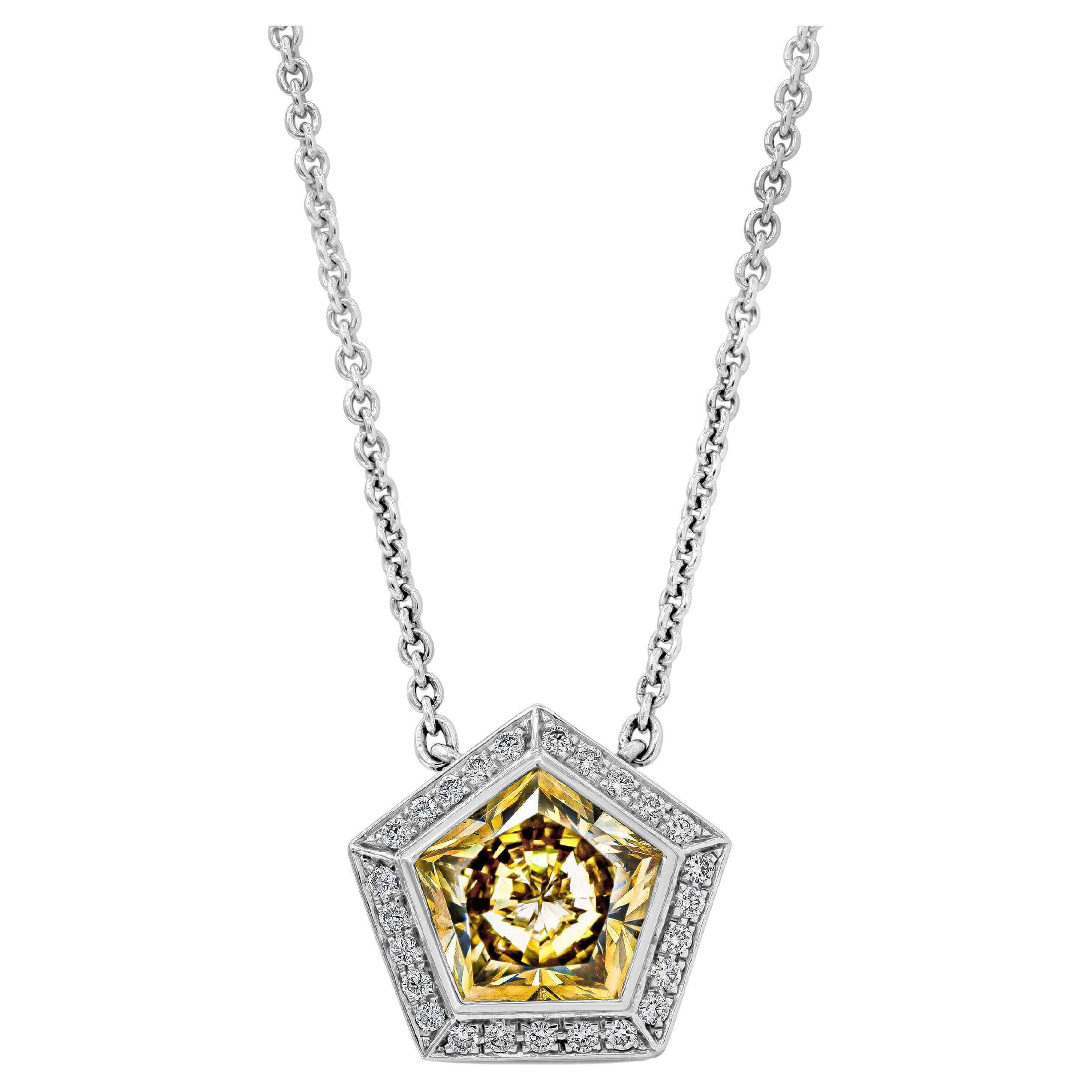 2.13 Carats Pentagon Yellow Diamond and Round Diamond Halo Pendant Necklace For Sale