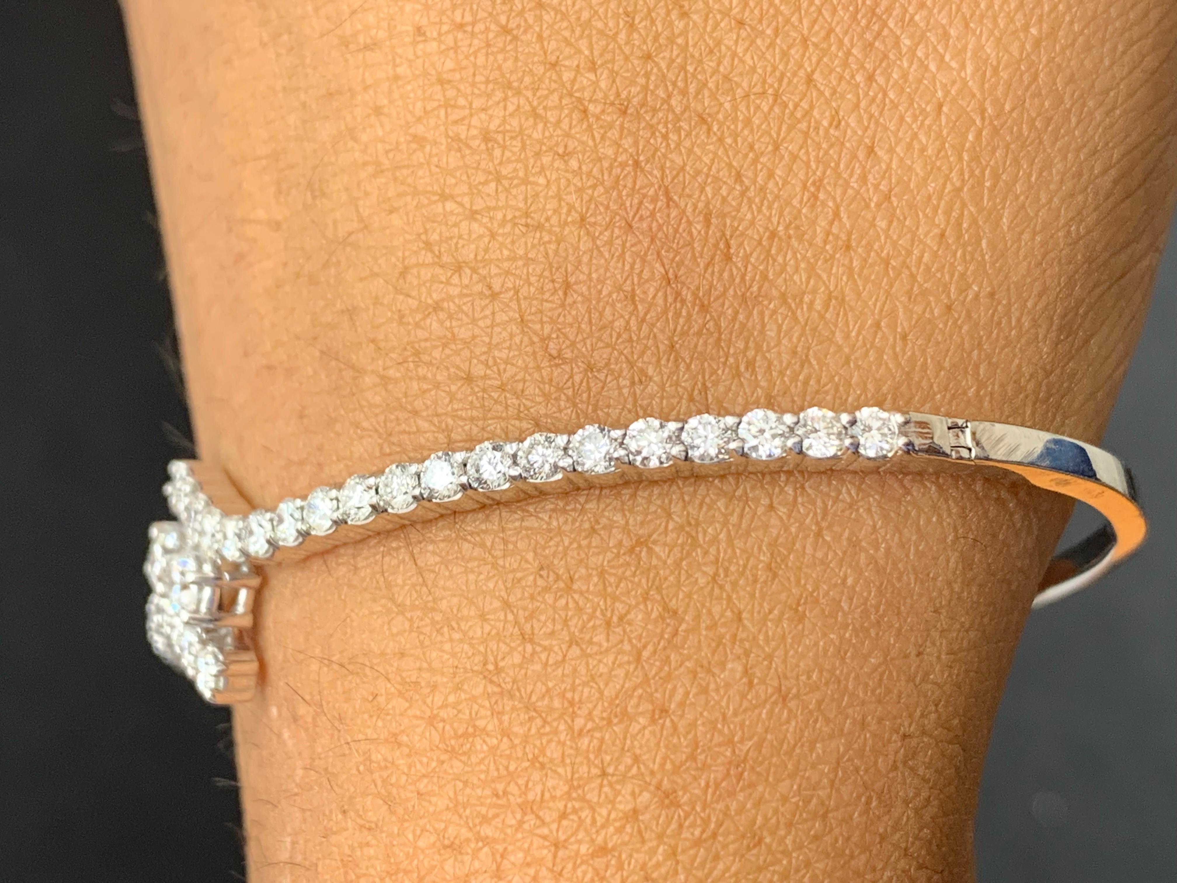 2.13 Carats Round Cut Diamond Twisted Bangle Bracelet in 14K White Gold In New Condition For Sale In NEW YORK, NY