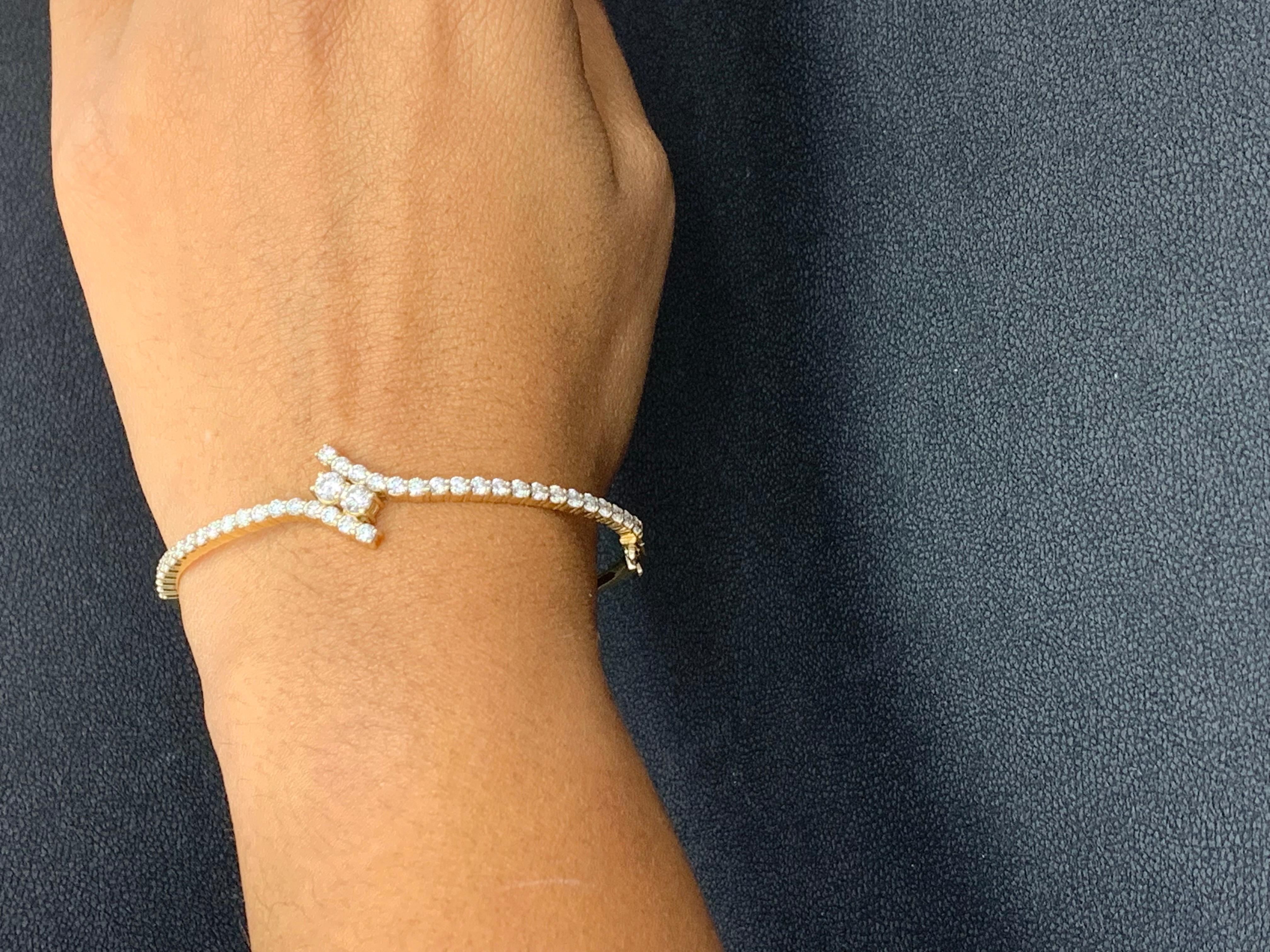 Bracelet torsadé en or jaune 14 carats et diamant rond de 2,13 carats en vente 2