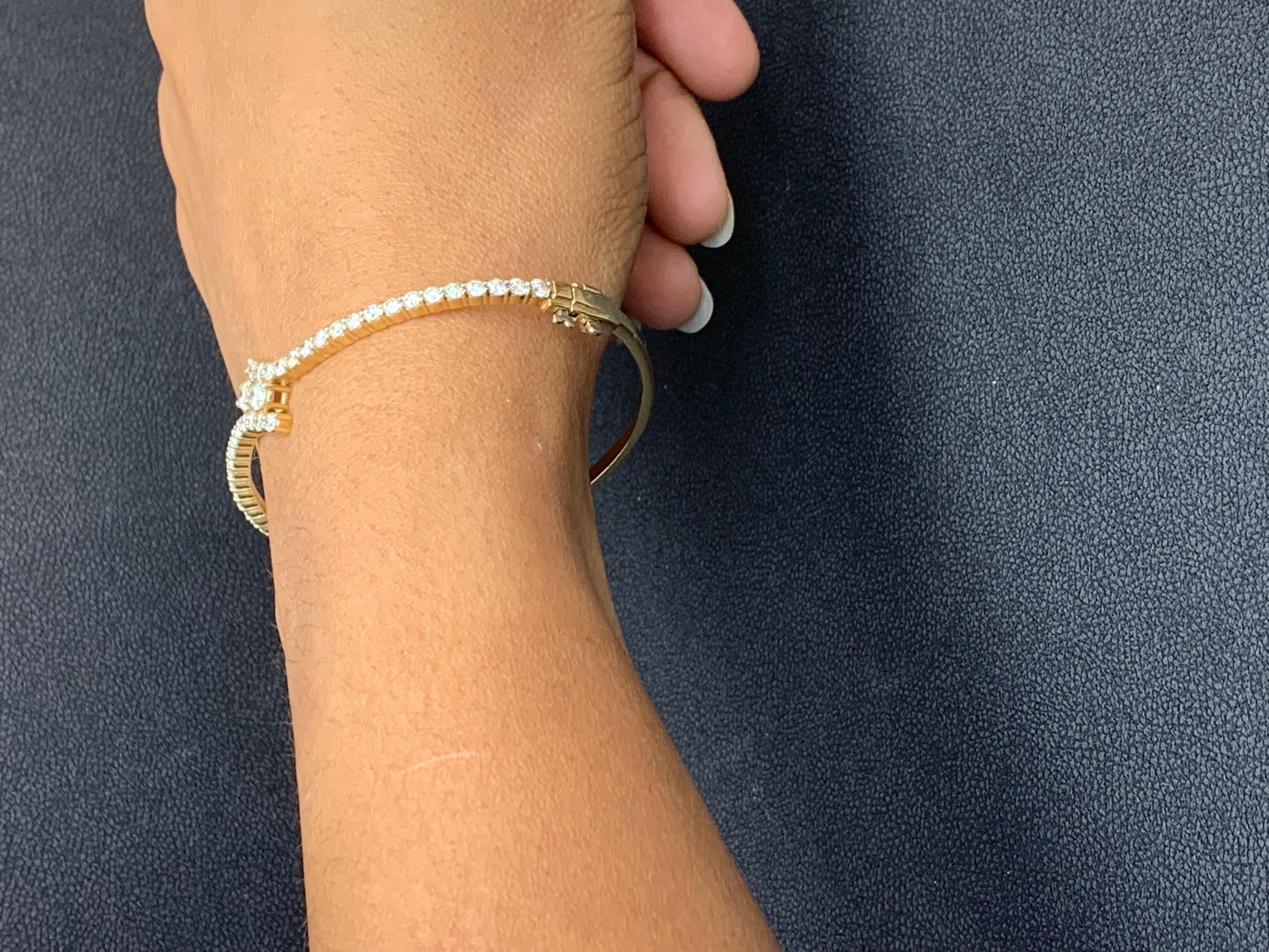 Bracelet torsadé en or jaune 14 carats et diamant rond de 2,13 carats en vente 3