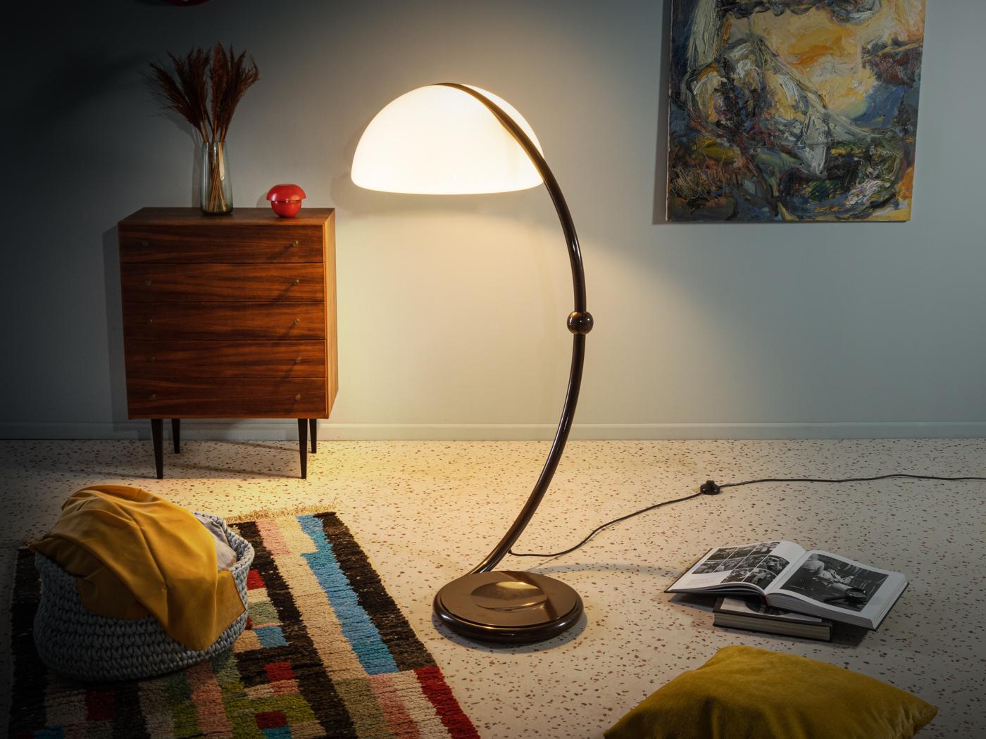 2131 Serpente Floor Lamp by Elio Martinelli 1960s Italian In Good Condition For Sale In Neuss, NW