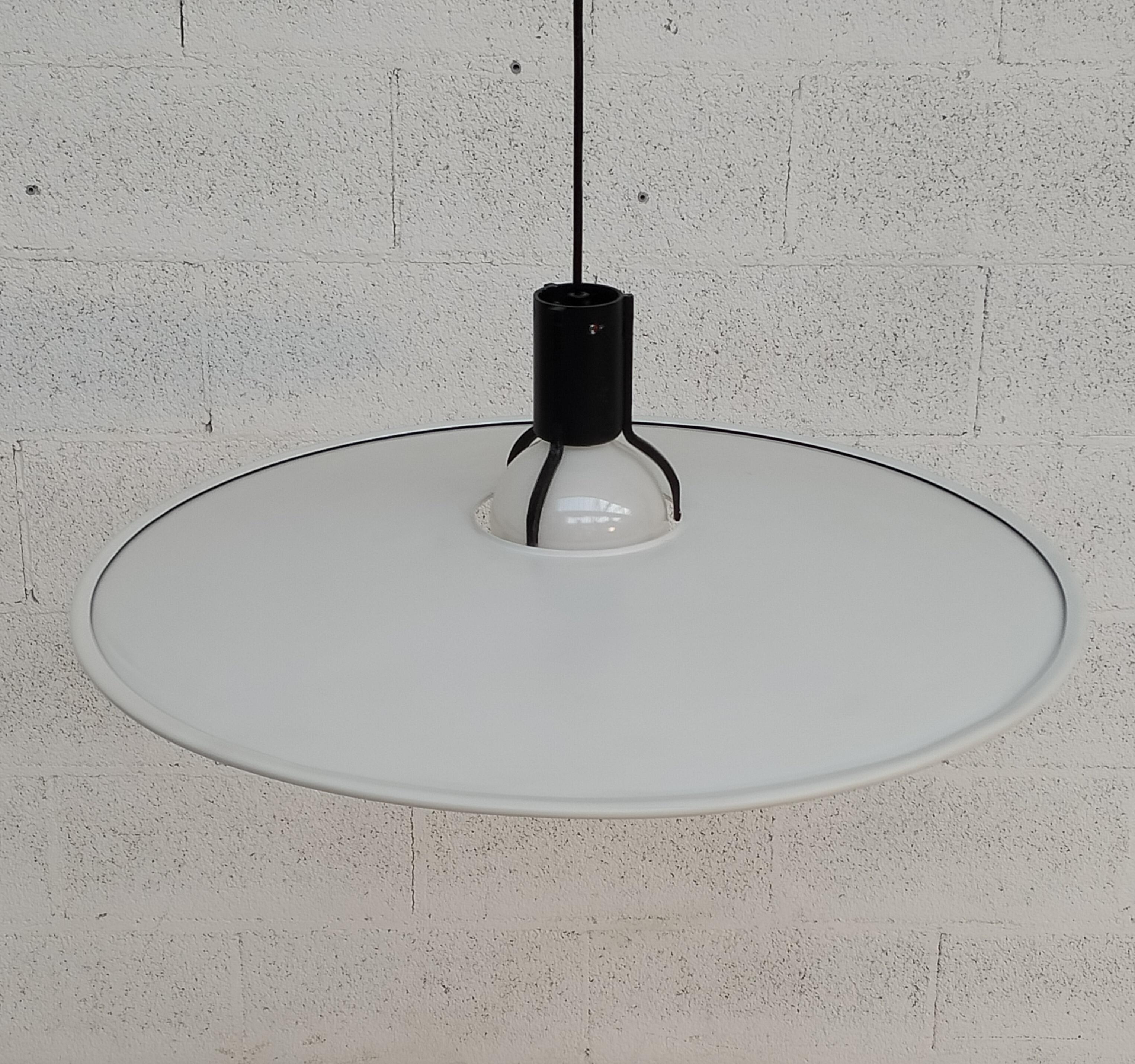 Mid-Century Modern 2133 Pendant Lamp by Gino Sarfatti for Arteluce, 1970s For Sale