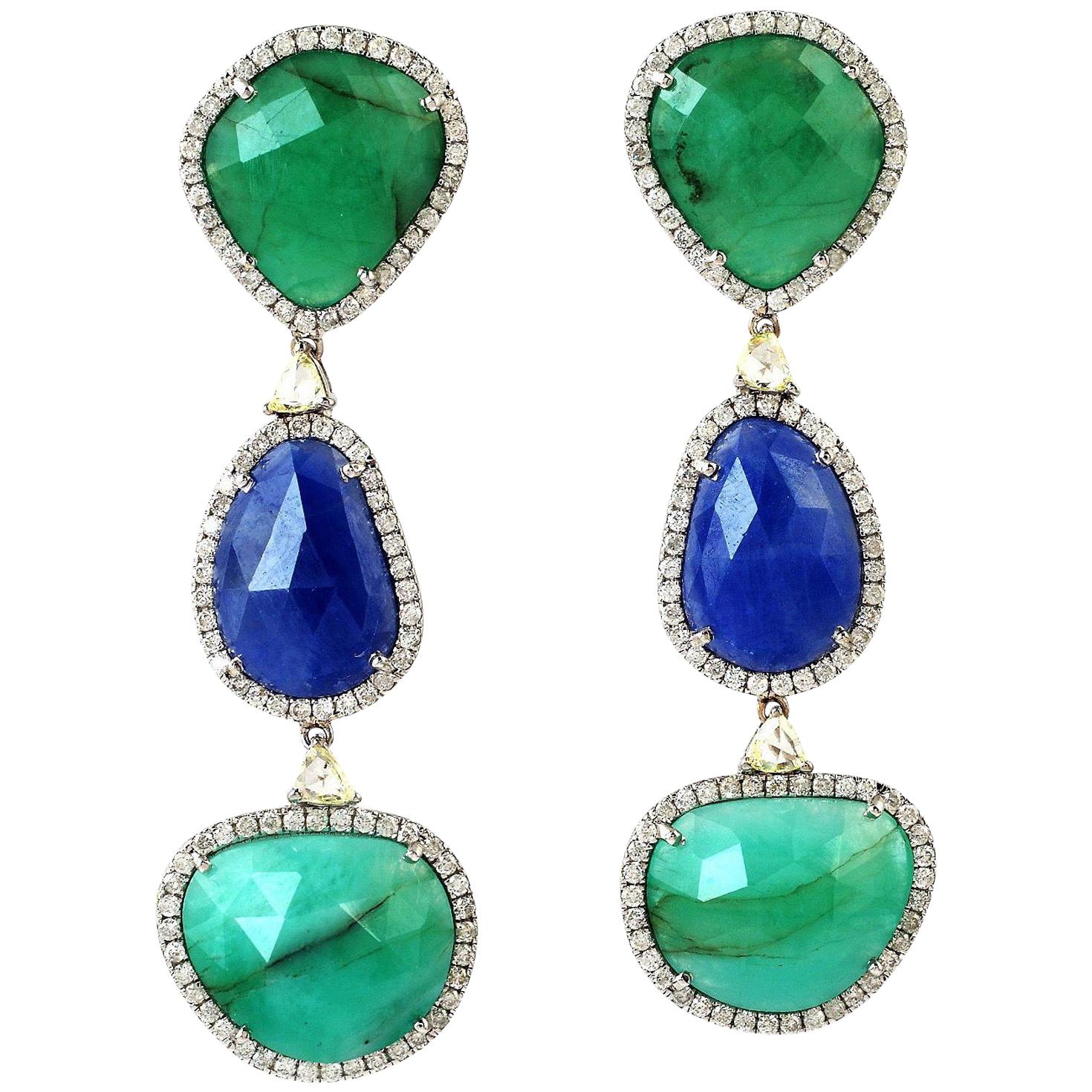 Boucles d'oreilles en or 18 carats avec émeraudes, saphirs bleus et diamants de 21,37 carats