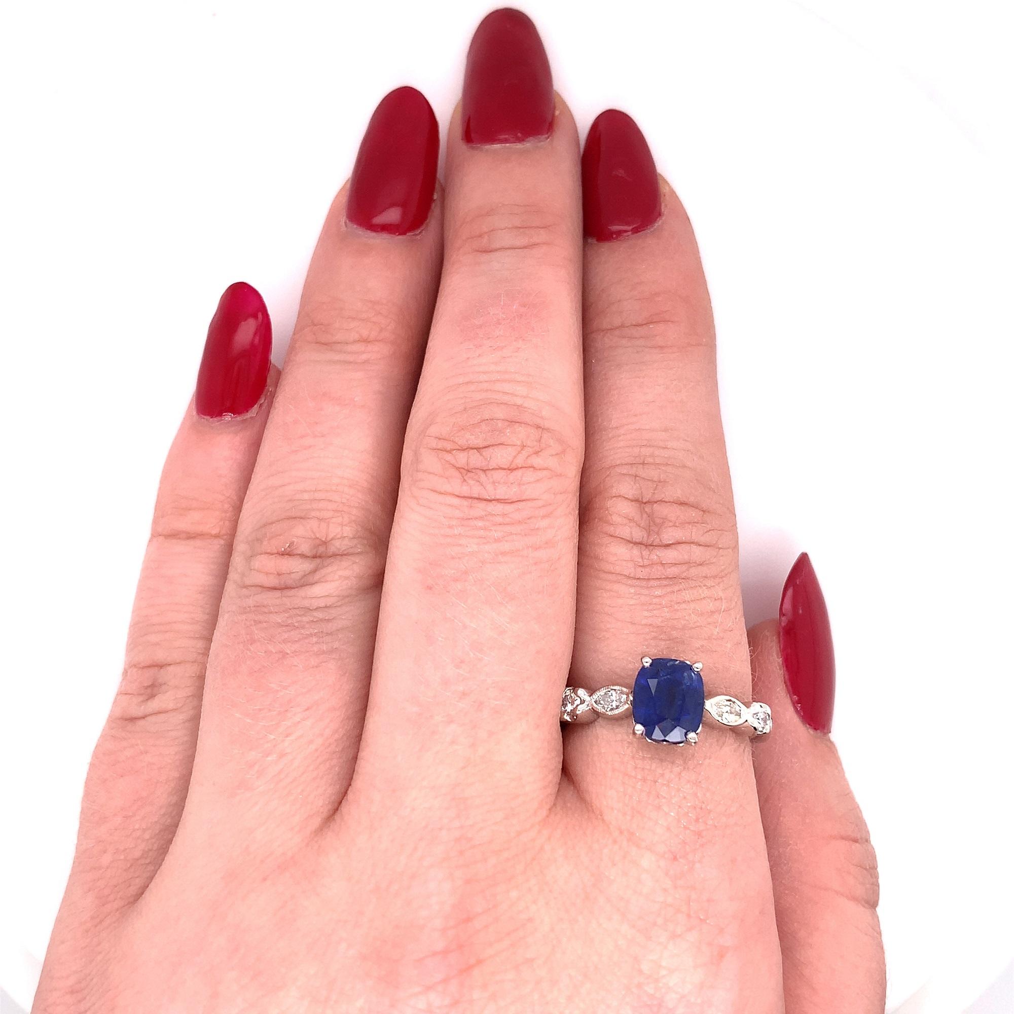 2.13ct Sapphire Platinum Ring with Diamonds In Good Condition For Sale In Big Bend, WI