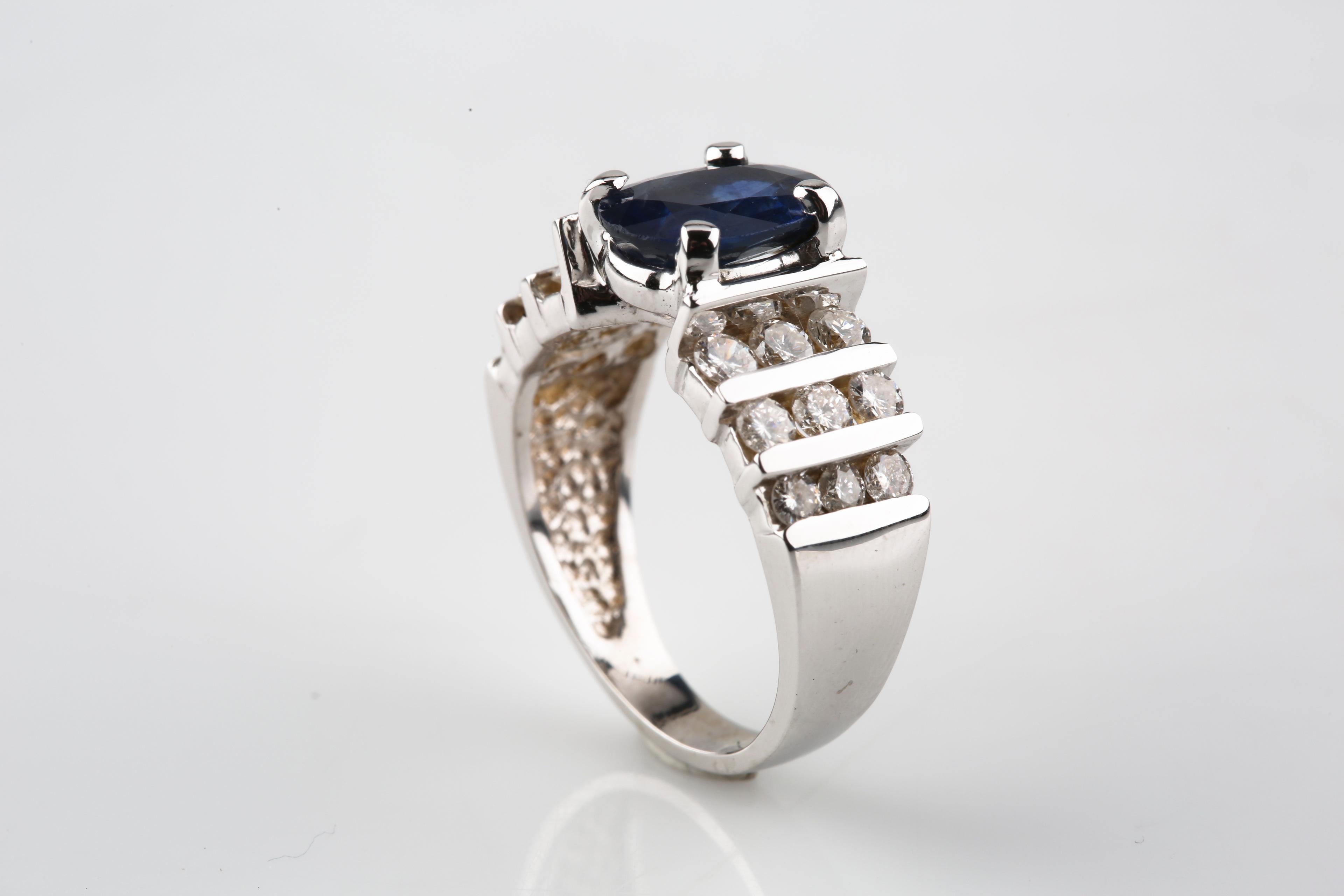 2,14 Karat Blauer Saphir Solitär und Diamant 14 Karat Weißgold Ring im Zustand „Gut“ im Angebot in Sherman Oaks, CA