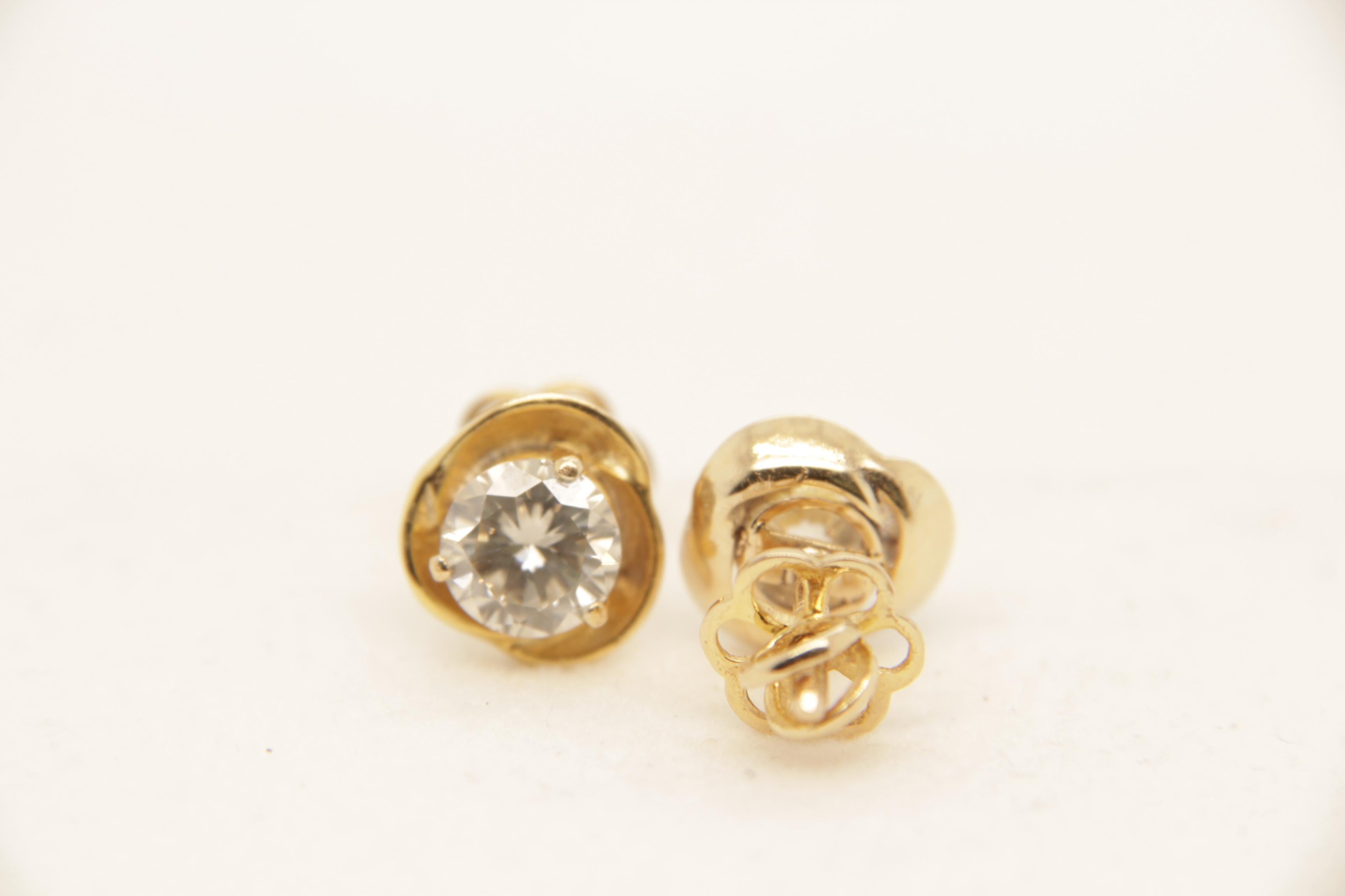 Women's or Men's 2.14 Carat Diamond Earring in 18 Karat Gold For Sale