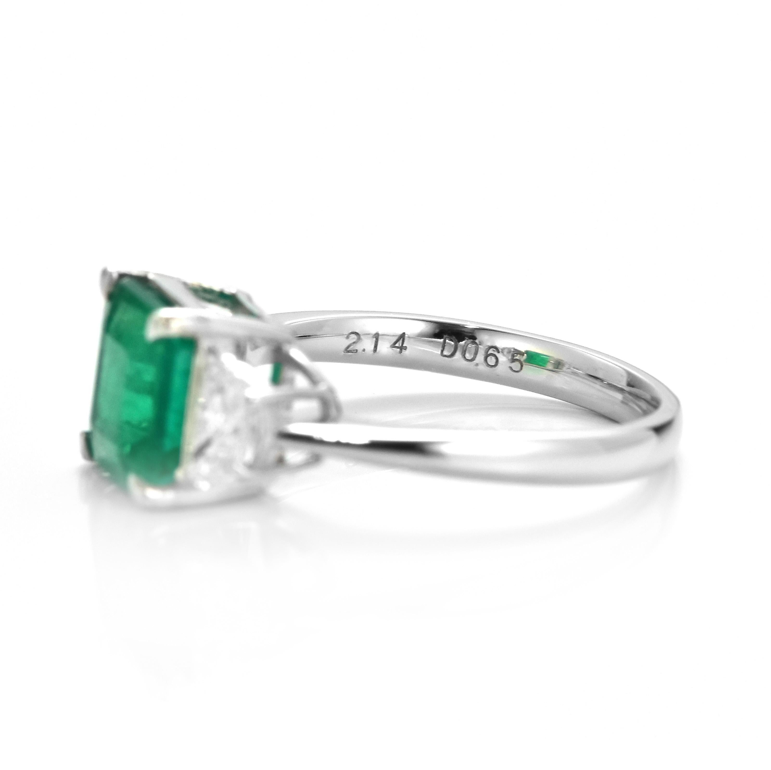 De las mujeres Anillo de diamantes y esmeralda colombiana verde vivo natural de 2,14 quilates fabricado en platino en venta