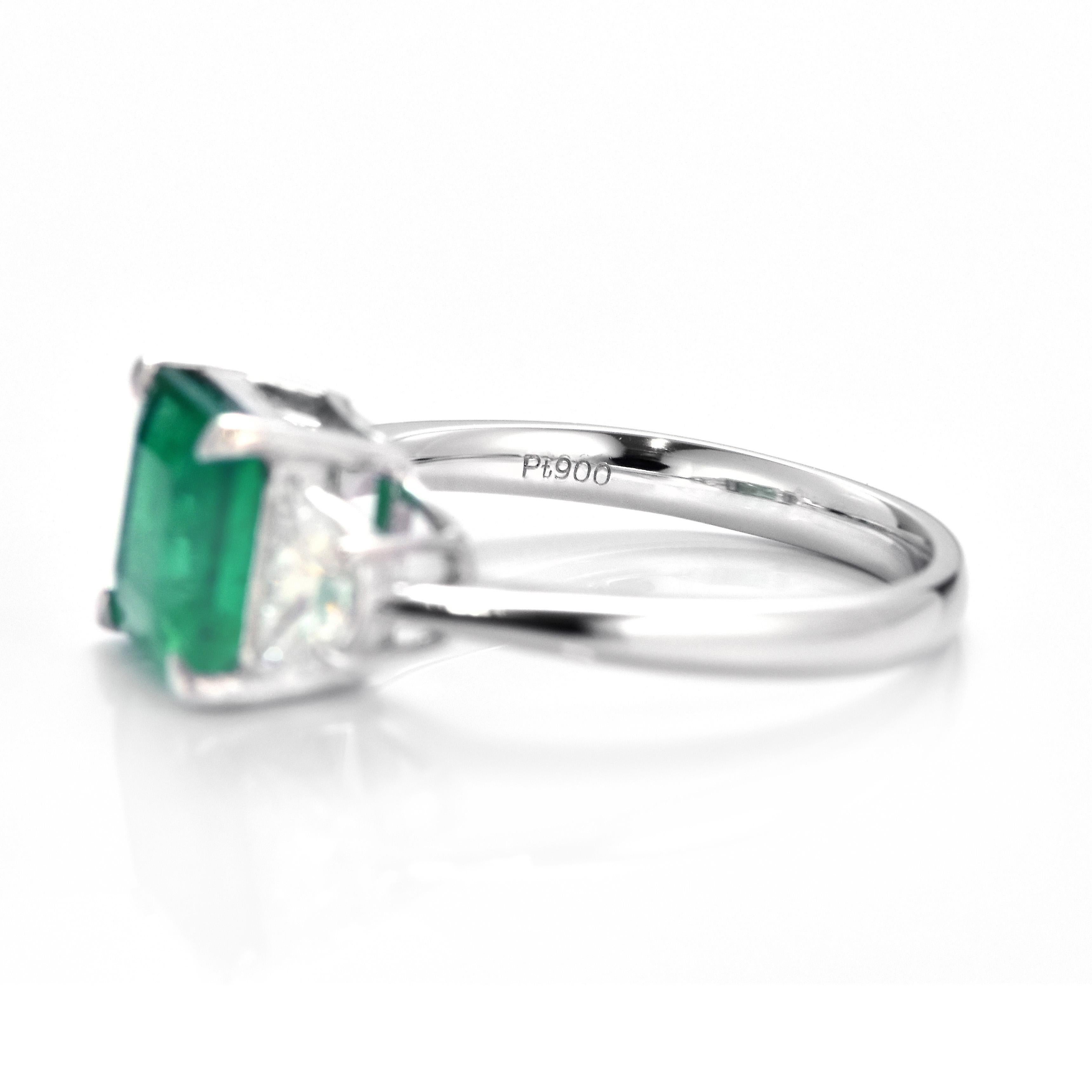 Anillo de diamantes y esmeralda colombiana verde vivo natural de 2,14 quilates fabricado en platino en venta 1