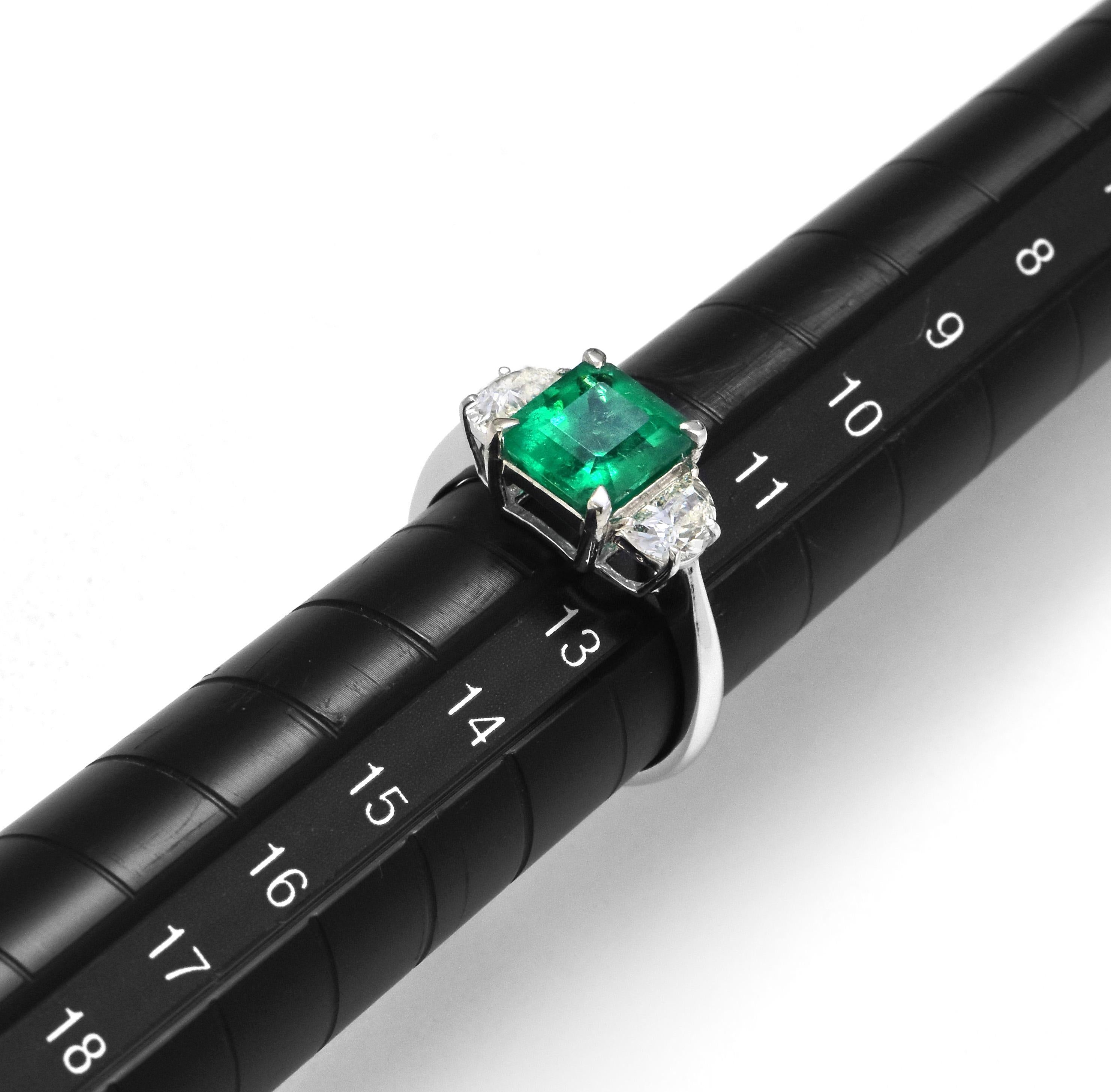 Anillo de diamantes y esmeralda colombiana verde vivo natural de 2,14 quilates fabricado en platino en venta 2