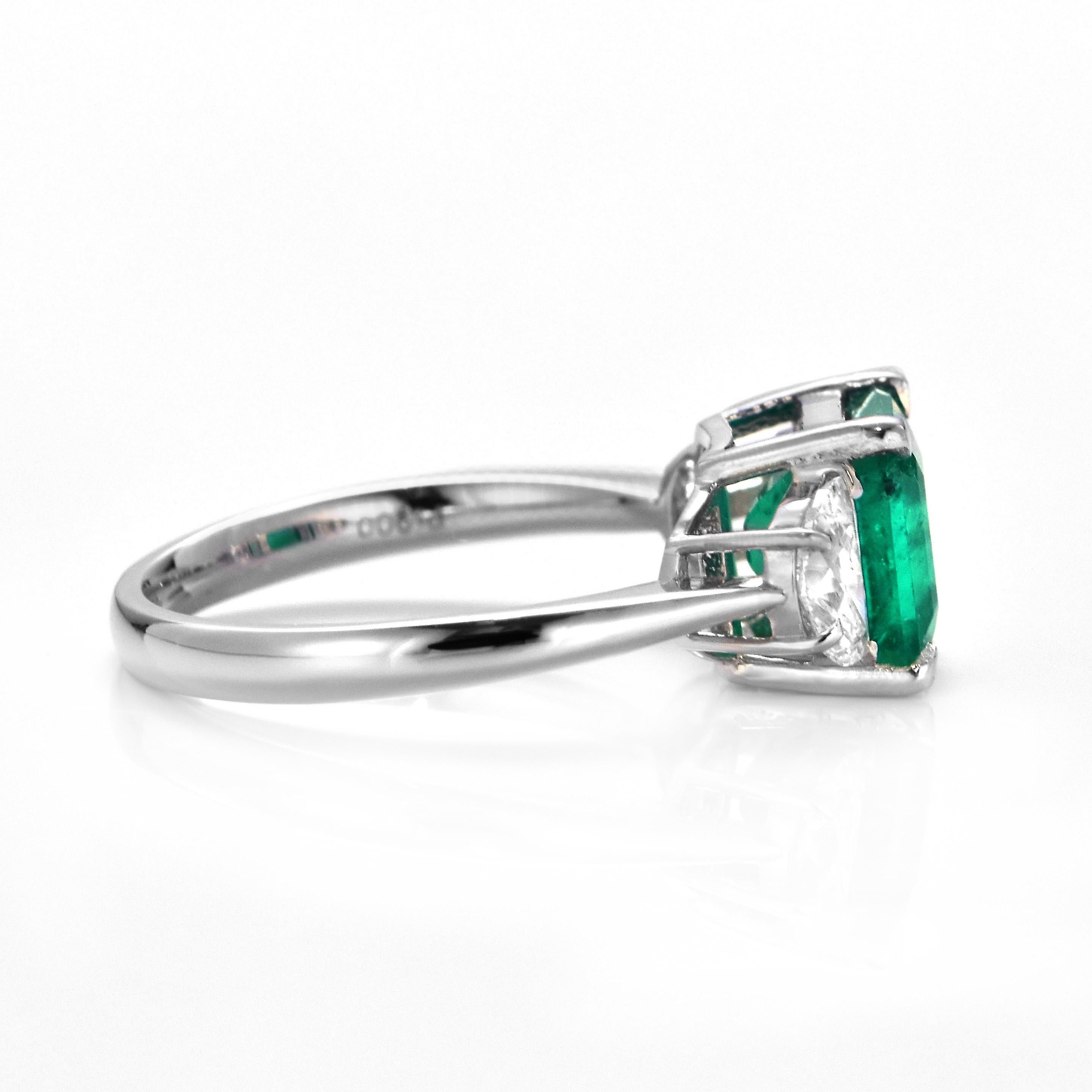 Anillo de diamantes y esmeralda colombiana verde vivo natural de 2,14 quilates fabricado en platino en venta 3