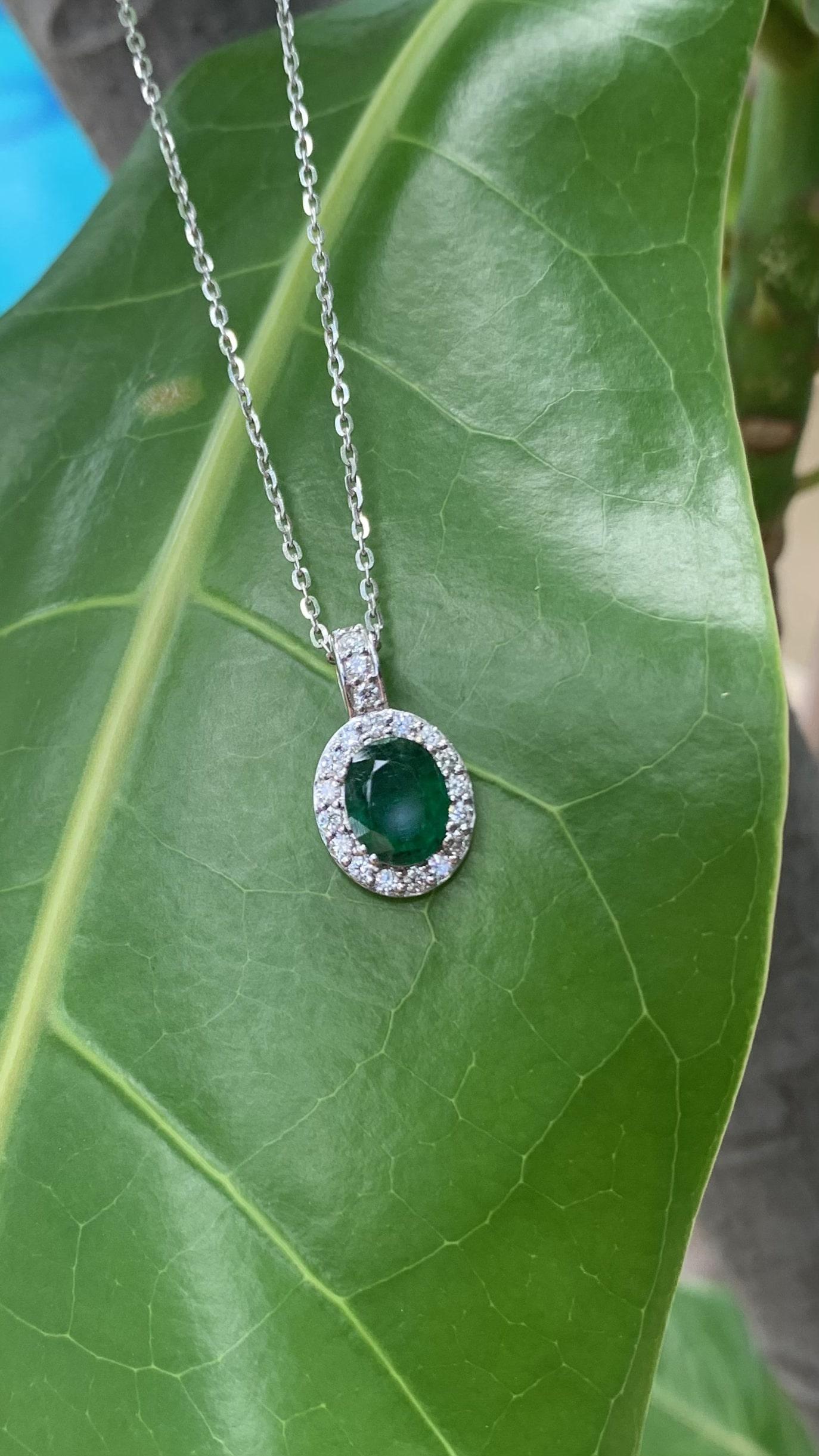 Presenting a dainty and stunning Emerald Pendant, that boasts an enchanting vivid green hue that will instantly steal your heart. 

Prepare to be enthralled by the sheer magnificence of this 2.14 Carat Emerald, that has an oval shape and is sourced