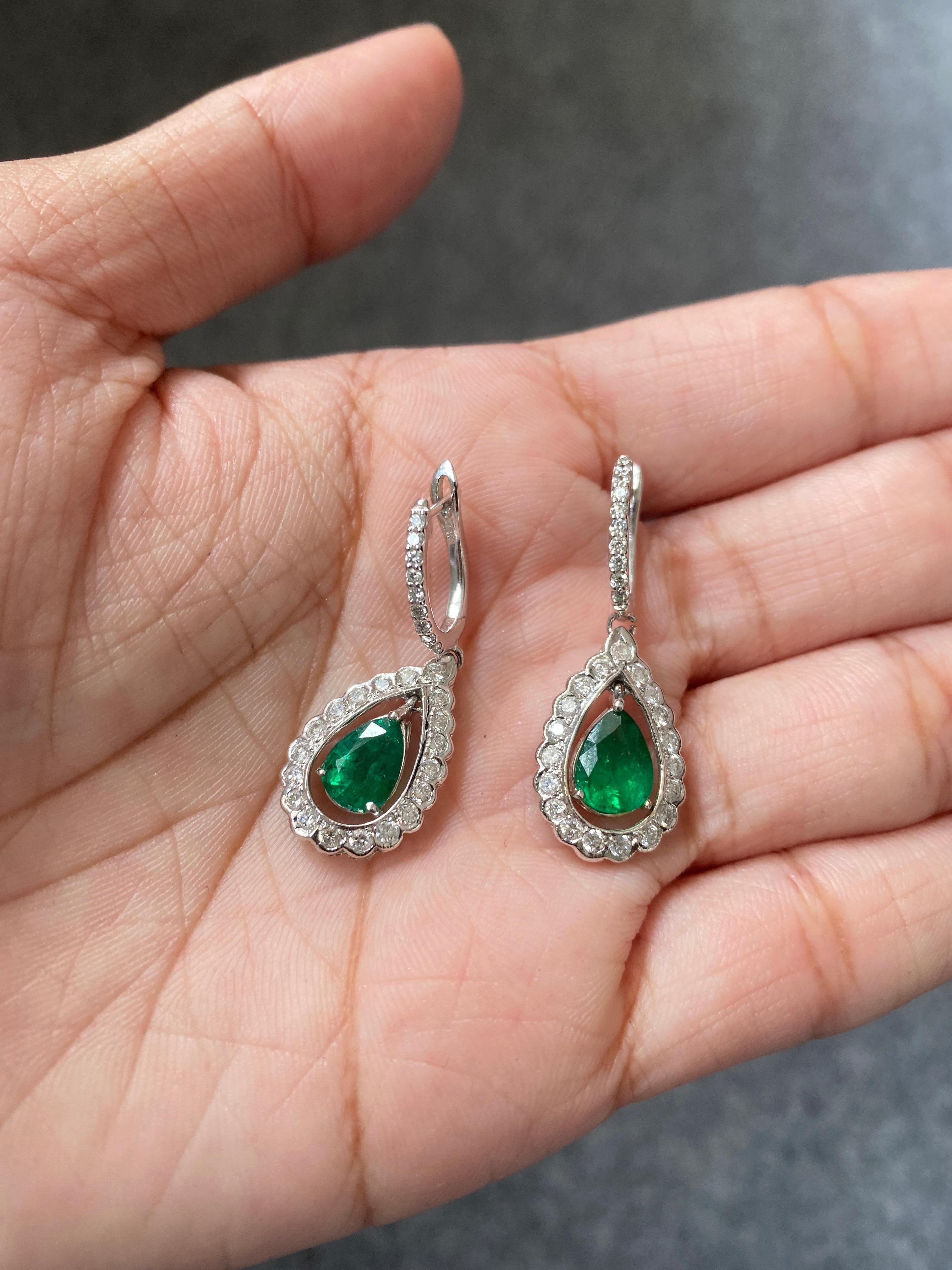 Art Deco 2.14 Carat Pear Shape Emerald and Diamond Dangling Earring For Sale