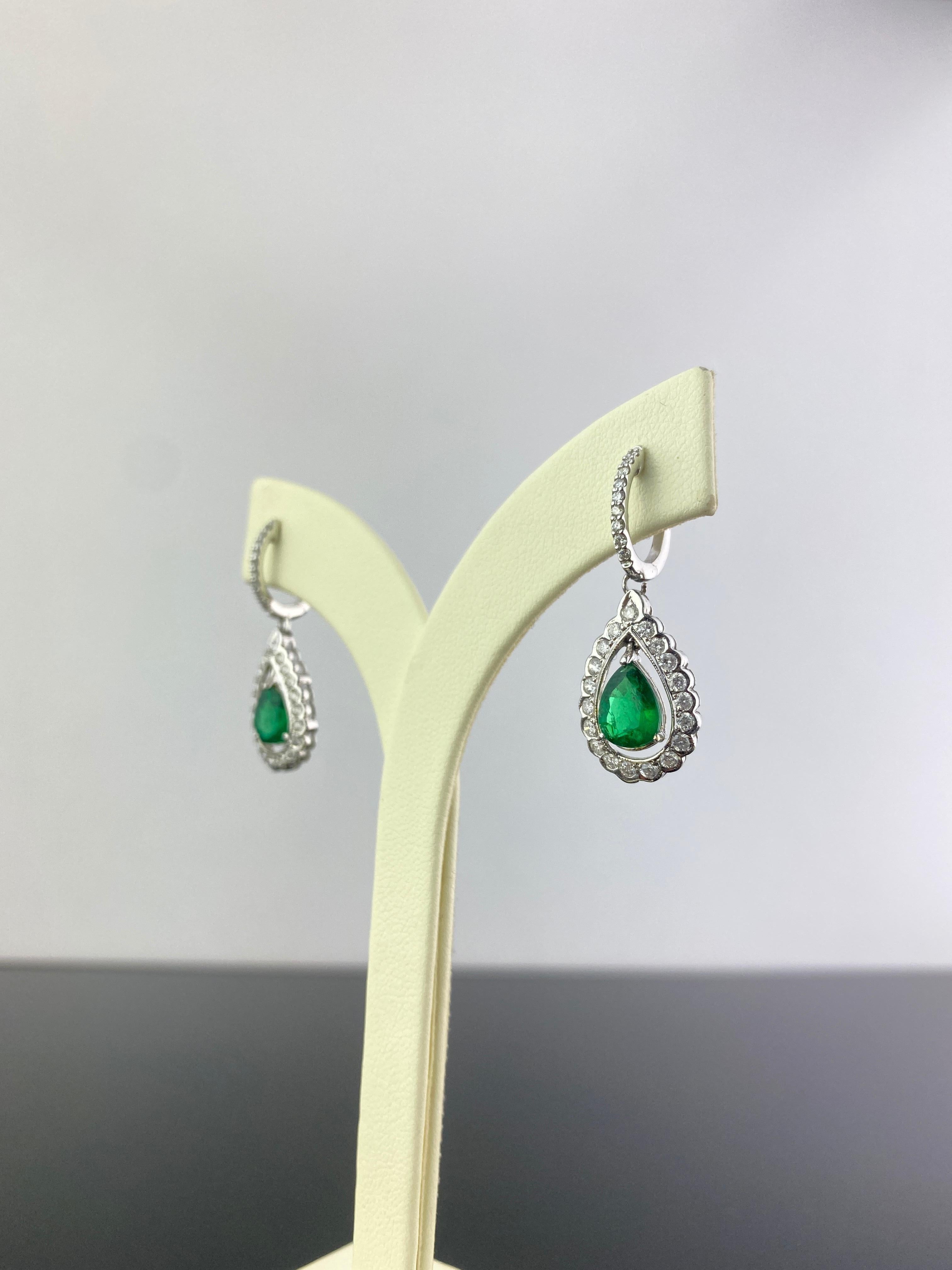 2.14 Carat Pear Shape Emerald and Diamond Dangling Earring For Sale 1