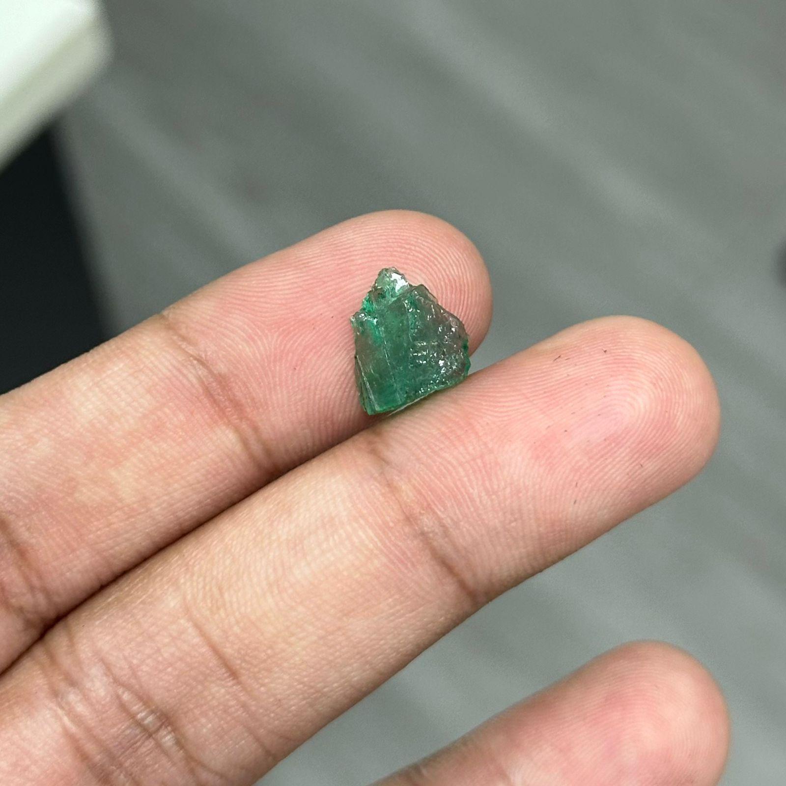 da uomo o donna 2.14  Pezzo di smeraldo grezzo da un carato in vendita