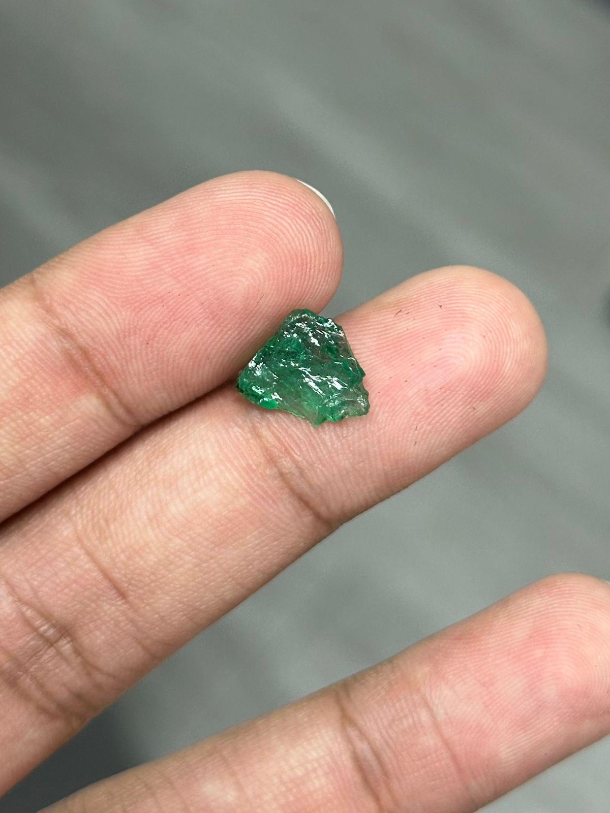 2.14  Pezzo di smeraldo grezzo da un carato in vendita 1