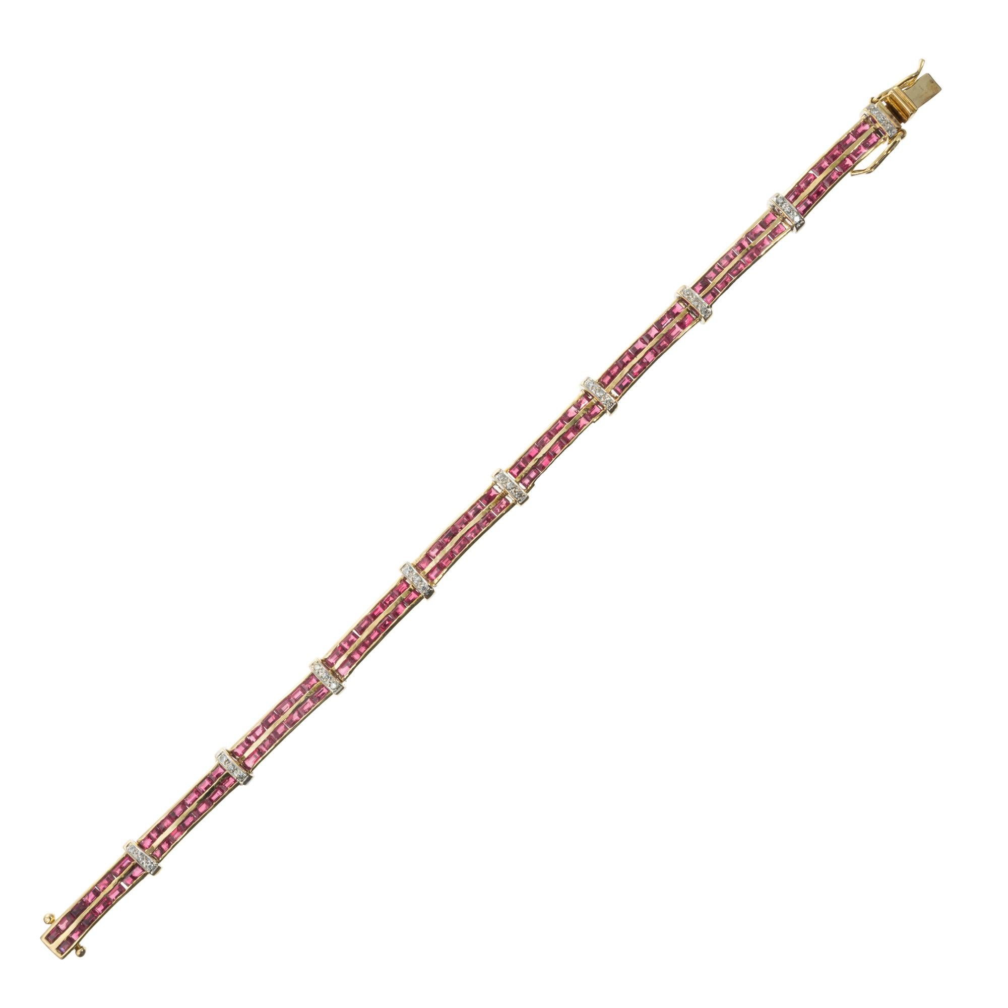 Taille ronde Bracelet en or avec diamant et rubis de 2,14 carats en vente