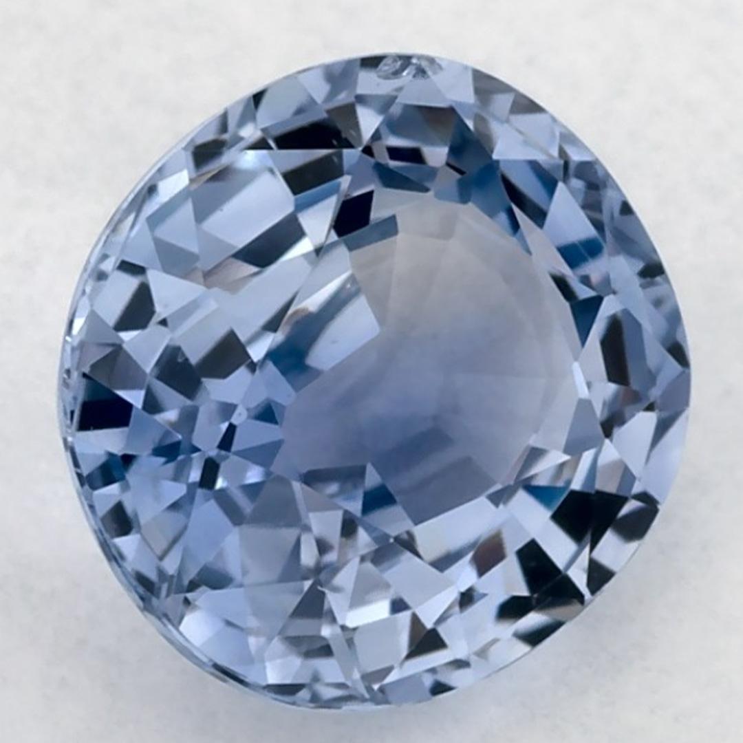 Dieser natürliche blaue Saphir bietet Eleganz und Raffinesse. Mit seiner satten Farbsättigung und seinem präzisen Schliff ist er das perfekte Herzstück für einen Verlobungsring oder ein luxuriöses Schmuckdesign.

Dieser Saphir stammt aus Sri Lanka