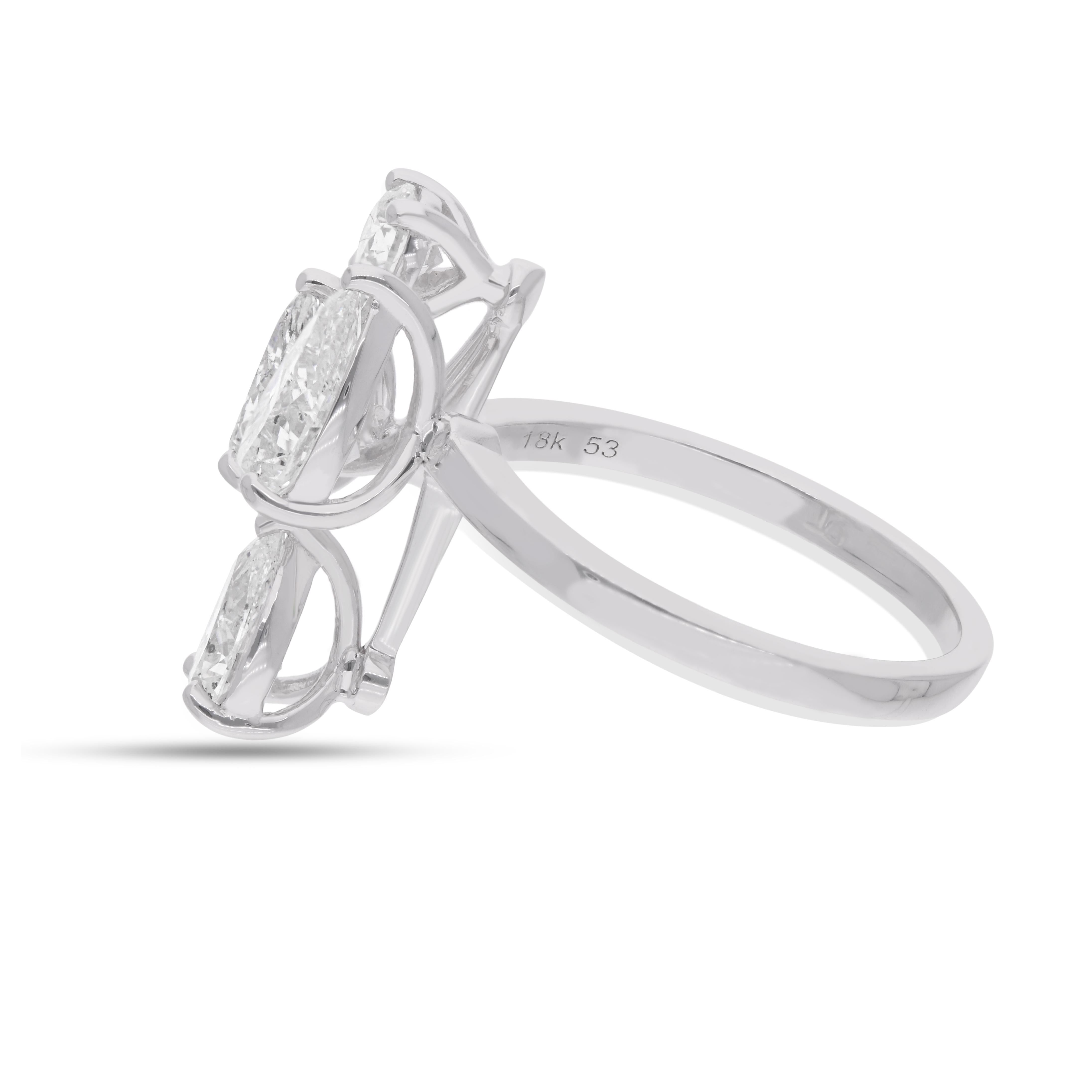 Experimenta el epítome del lujo y la sofisticación con esta exquisita joya de 2,14 qt. Anillo Puño Diamante Redondo y Pera, una impresionante obra maestra de joyería hecha a mano en radiante Oro Blanco de 14 Kilates. Diseñado para cautivar y