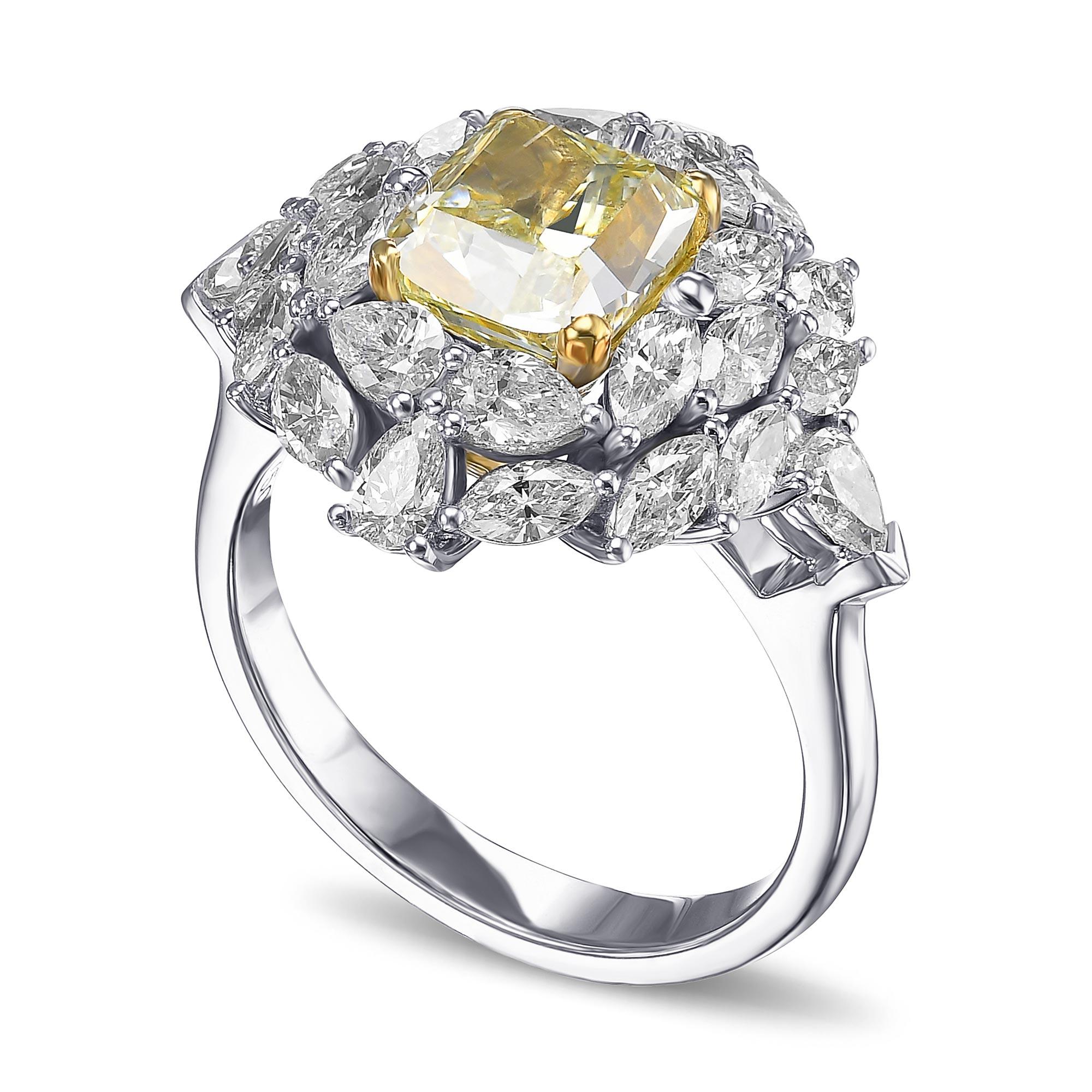 Moderno Anello con diamante a cuscino di 2,14 carati, certificato GIA, di colore giallo verde straordinario e fantasia in vendita