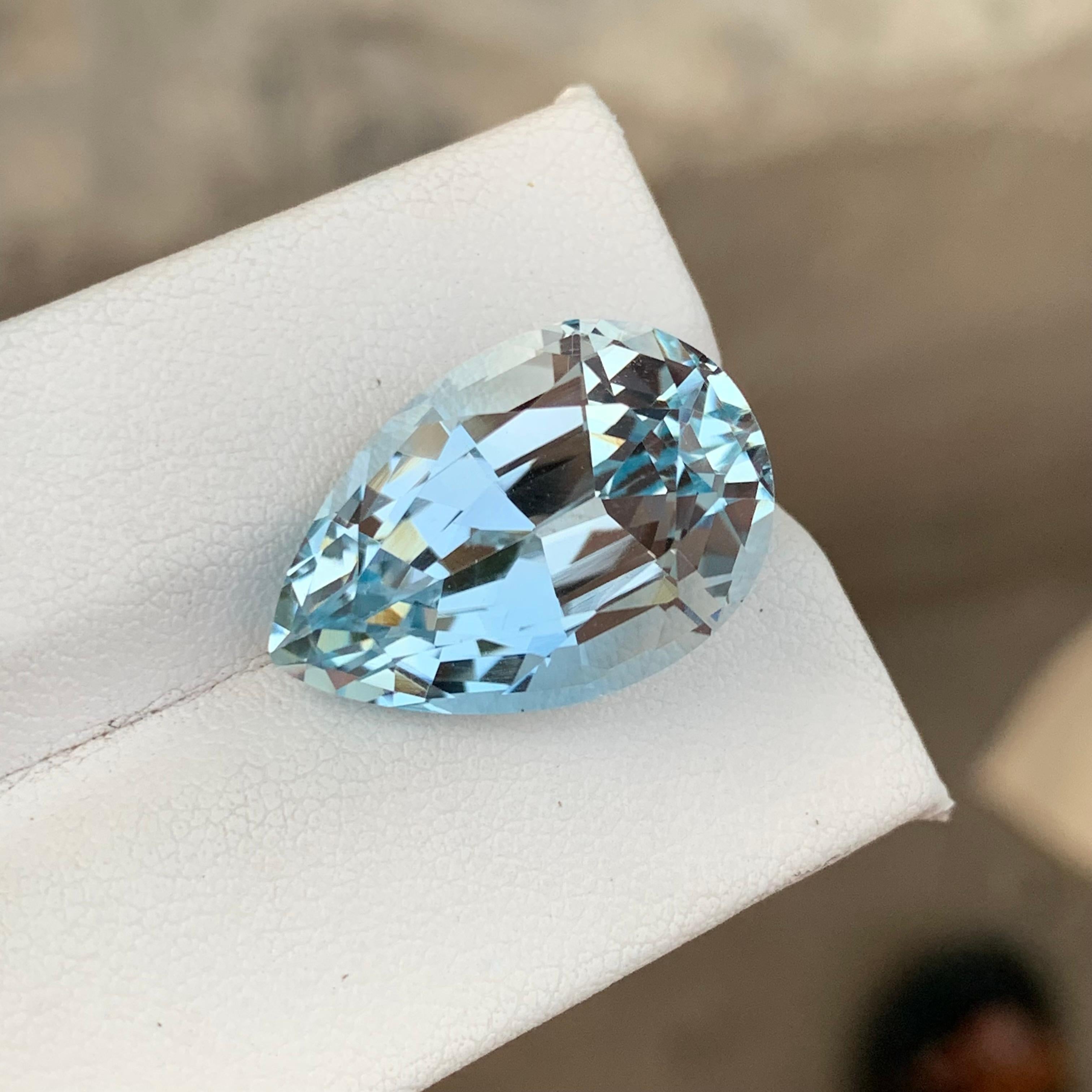 21.40 Carat Pretty Loose Light Blue Topaz Pear Shape Gem For Necklace  In New Condition For Sale In Peshawar, PK
