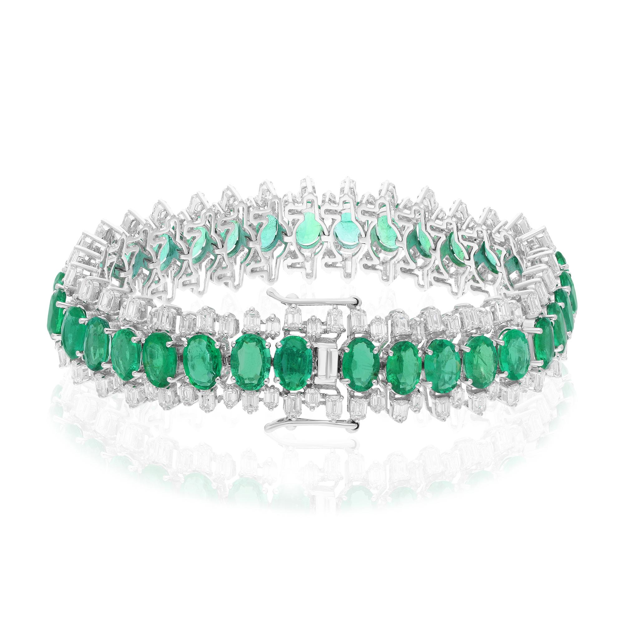 21,42 Karat Smaragd 8,97 Karat SI/H Diamant breites Armband 18 Karat Weißgold (Ovalschliff) im Angebot