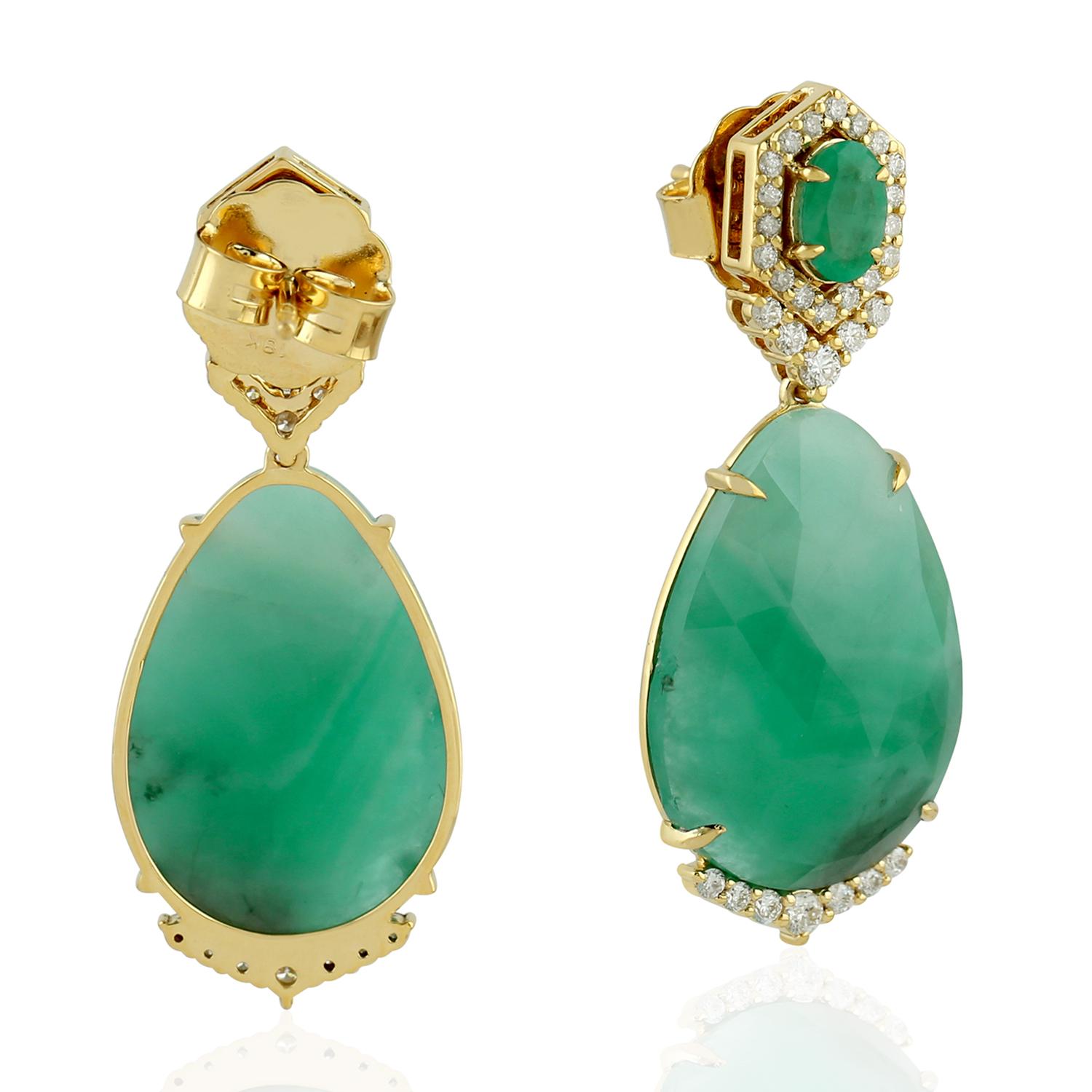 Modern 21.43 Carat Emerald Diamond 18 Karat Gold Earrings For Sale