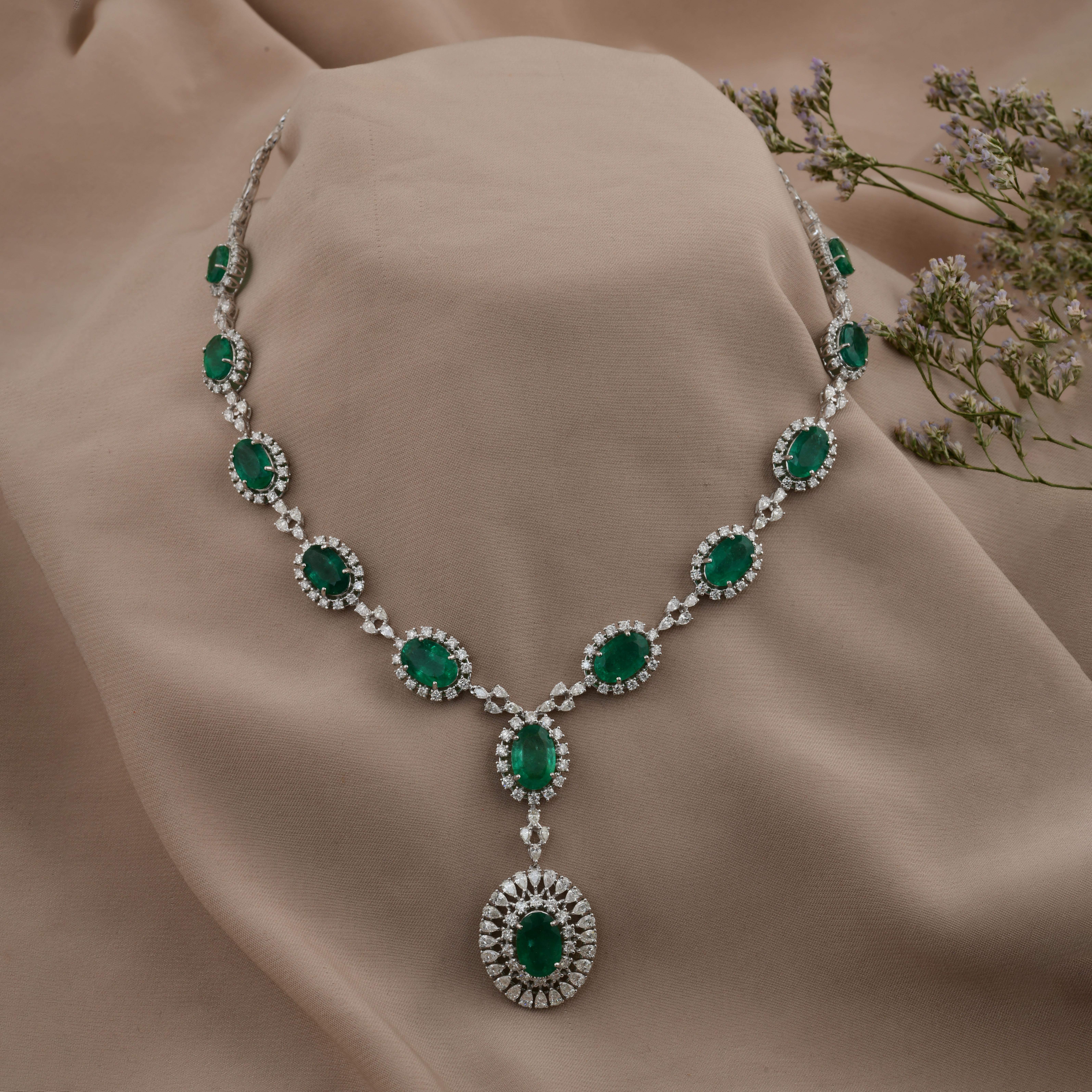 Oval Cut 21.48 Carat Oval Emerald 7.14 Carat SI/H Diamond Pendant Necklace 14k White Gold For Sale