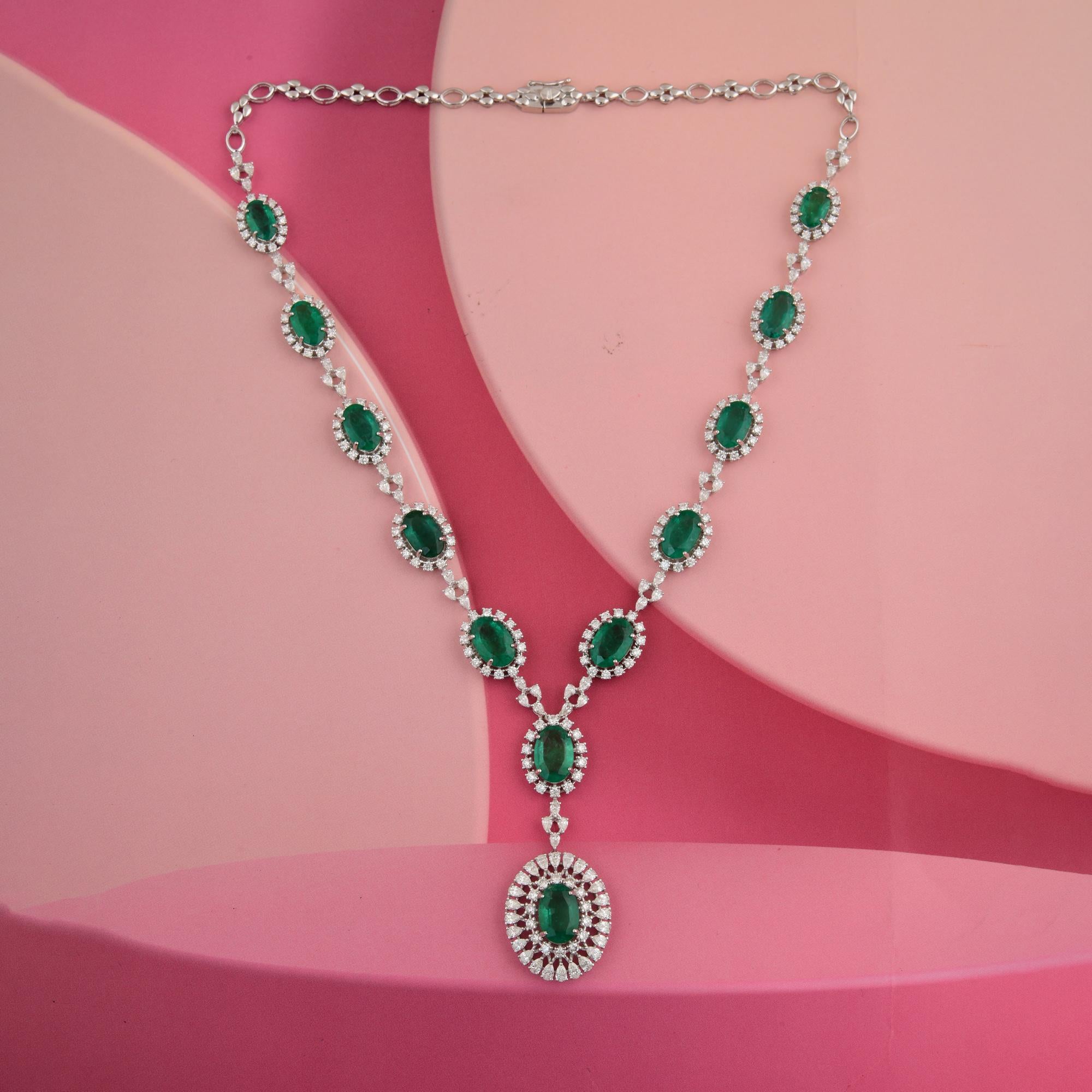 Women's 21.48 Carat Oval Emerald 7.14 Carat SI/H Diamond Pendant Necklace 14k White Gold For Sale